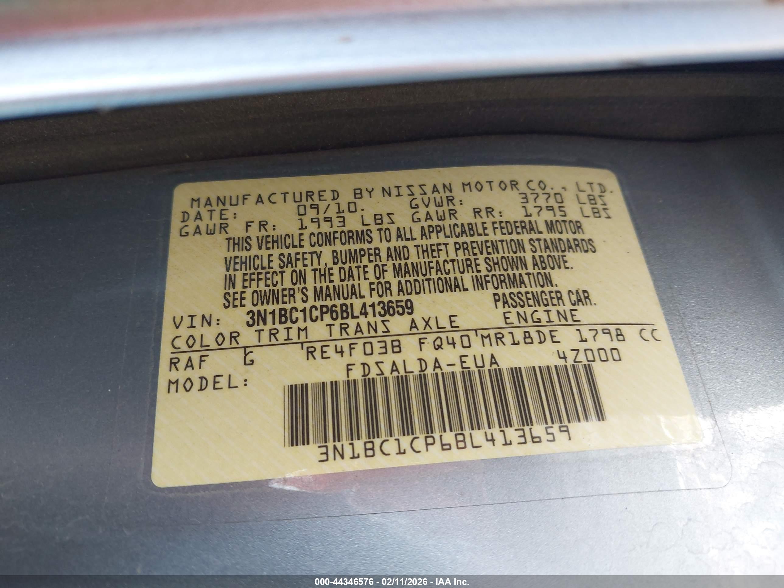 NISSAN VERSA image 9