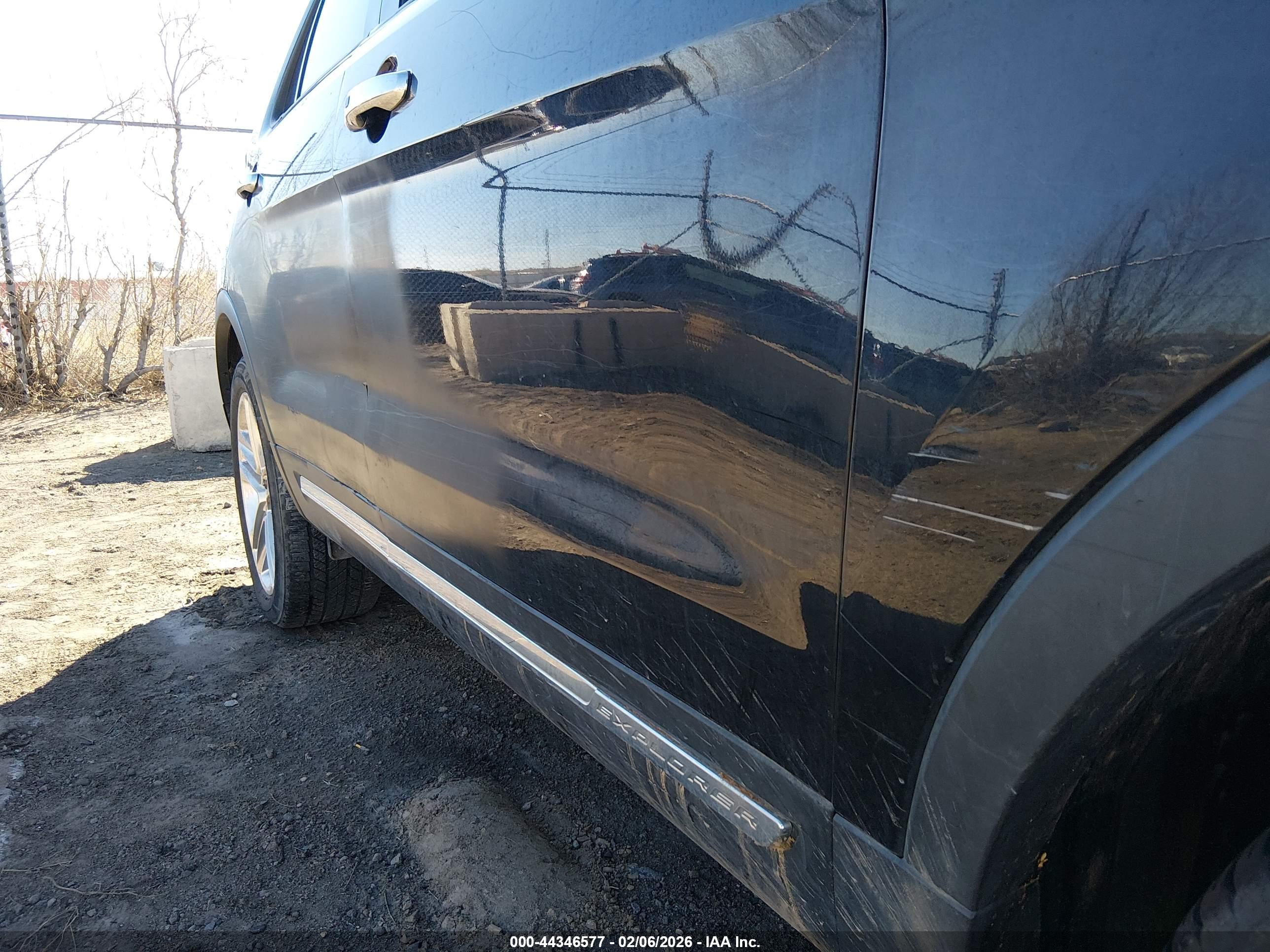 FORD EXPLORER image 6