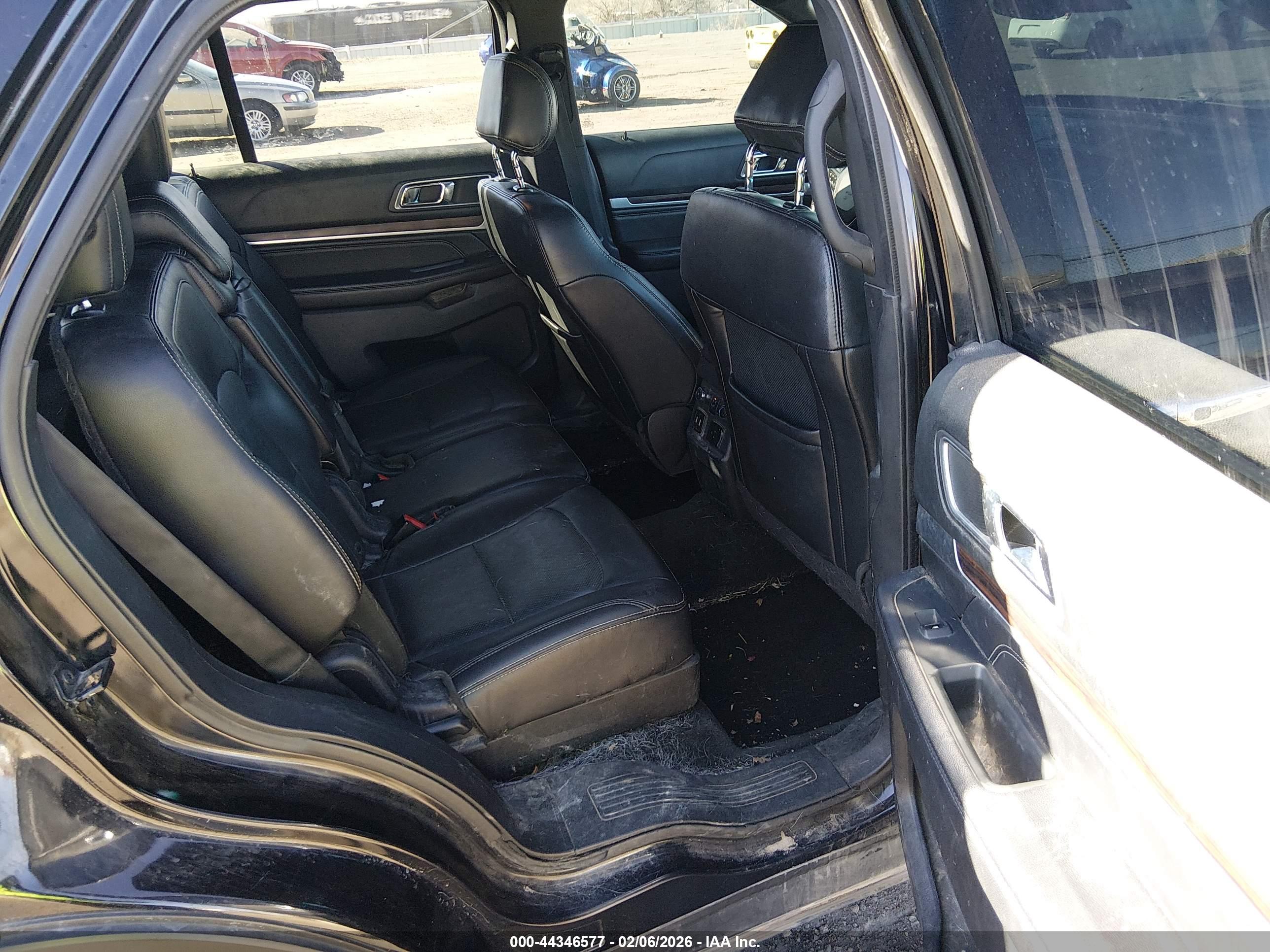 FORD EXPLORER image 8