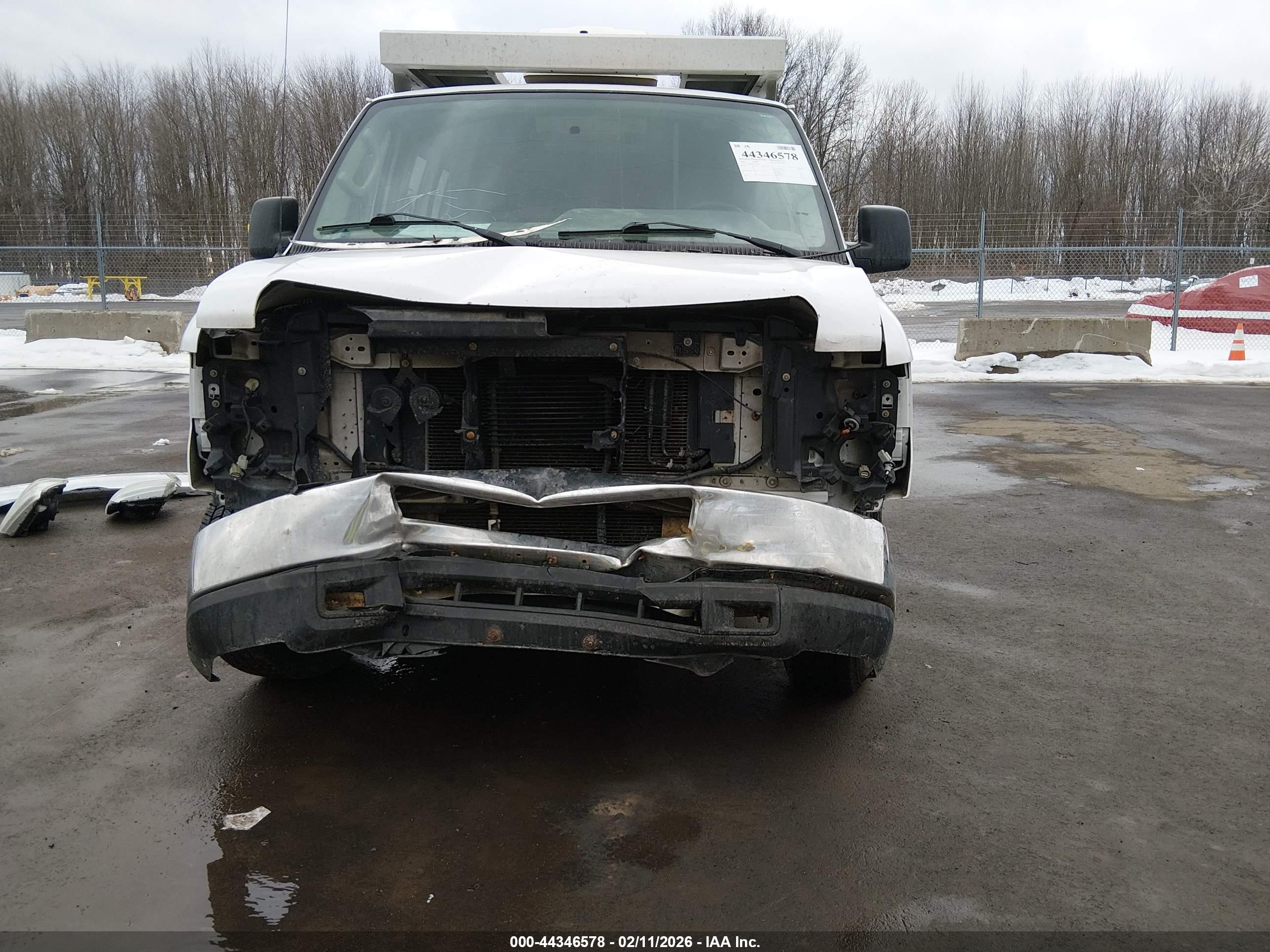 FORD E-350 image 6