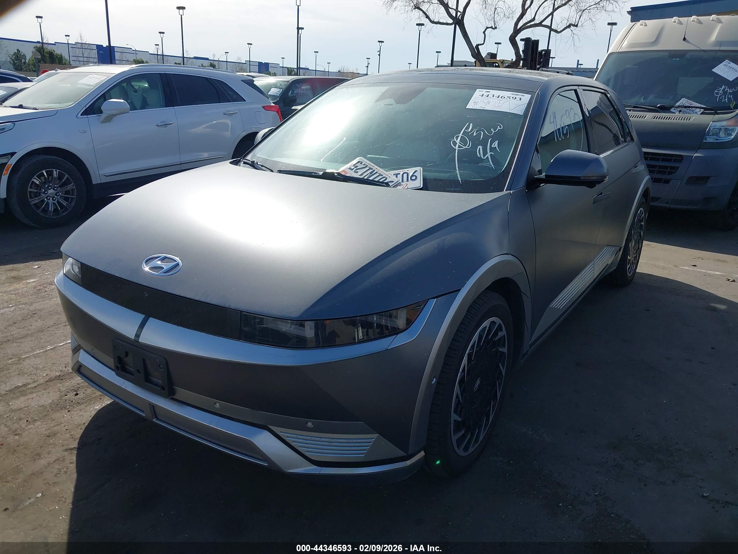 HYUNDAI IONIQ image 6