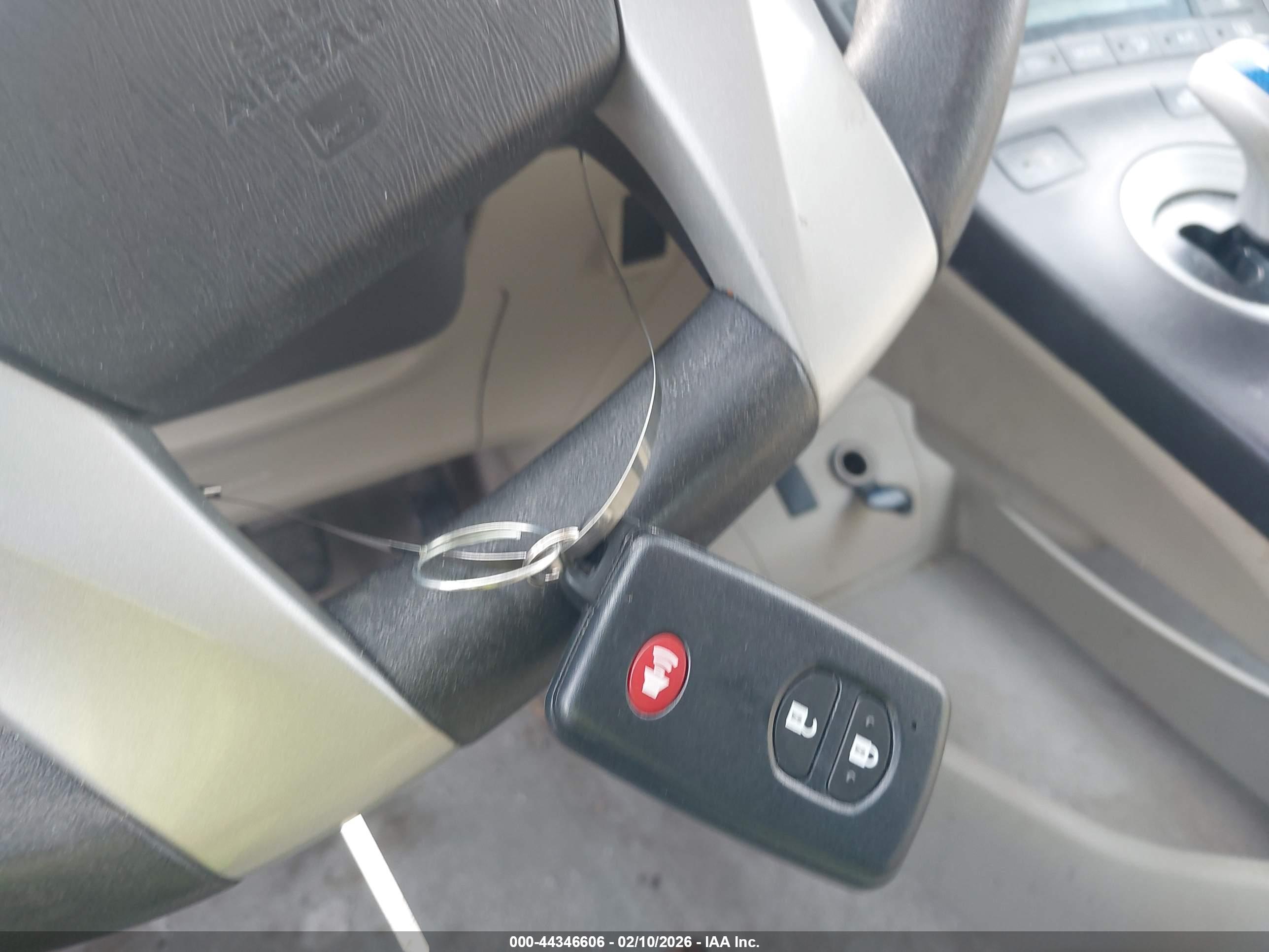 TOYOTA PRIUS image 11