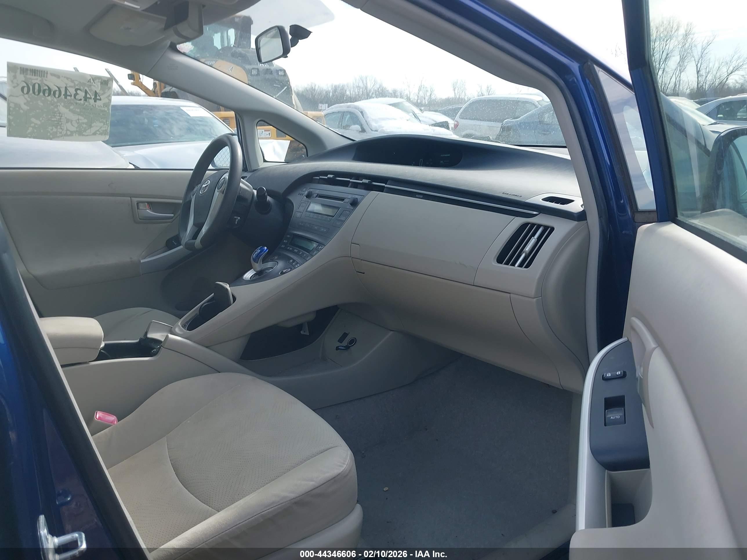 TOYOTA PRIUS image 5