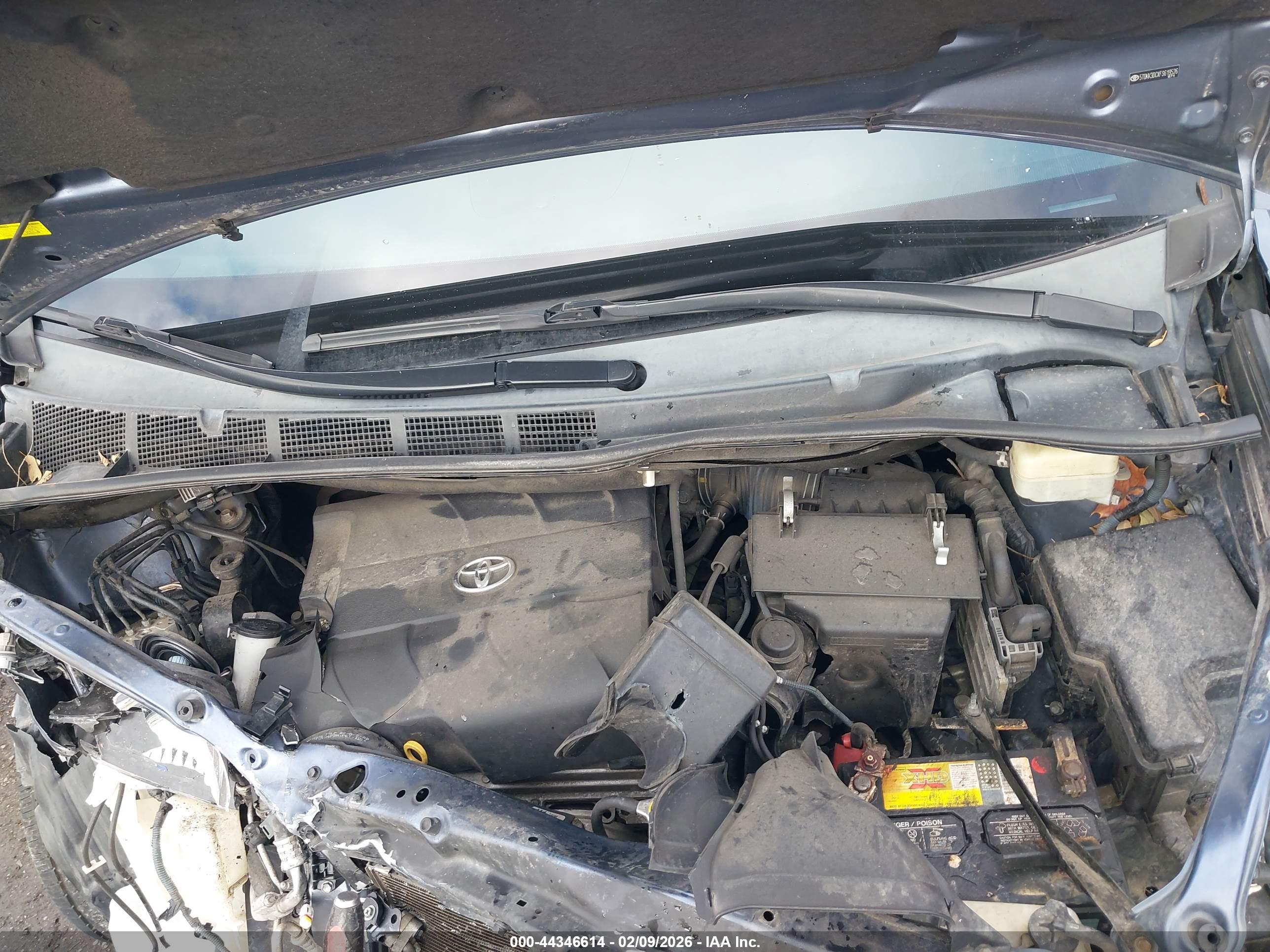 TOYOTA SIENNA image 10
