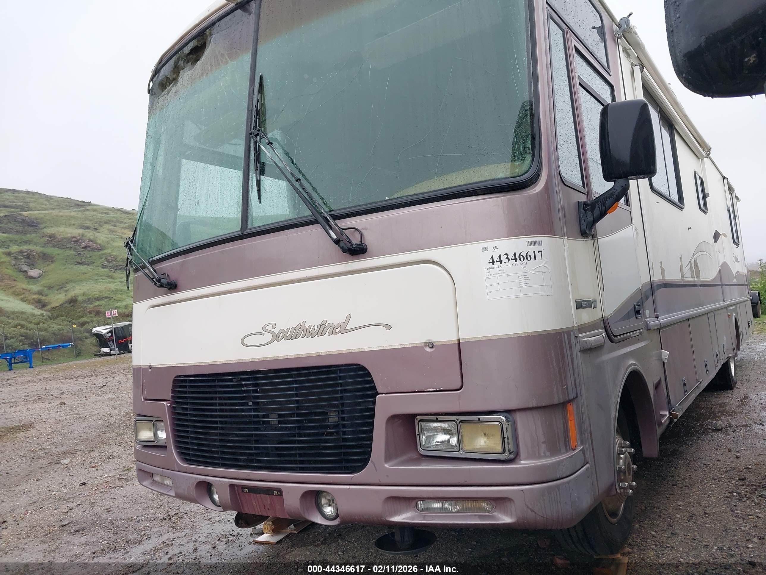 FORD F550 image 2