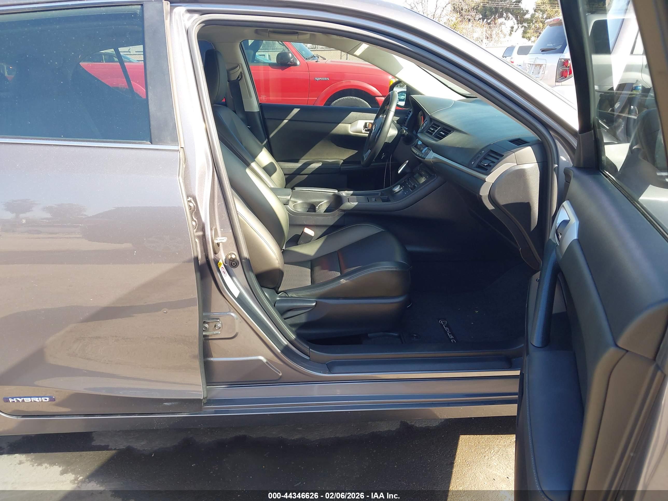 LEXUS CT image 5