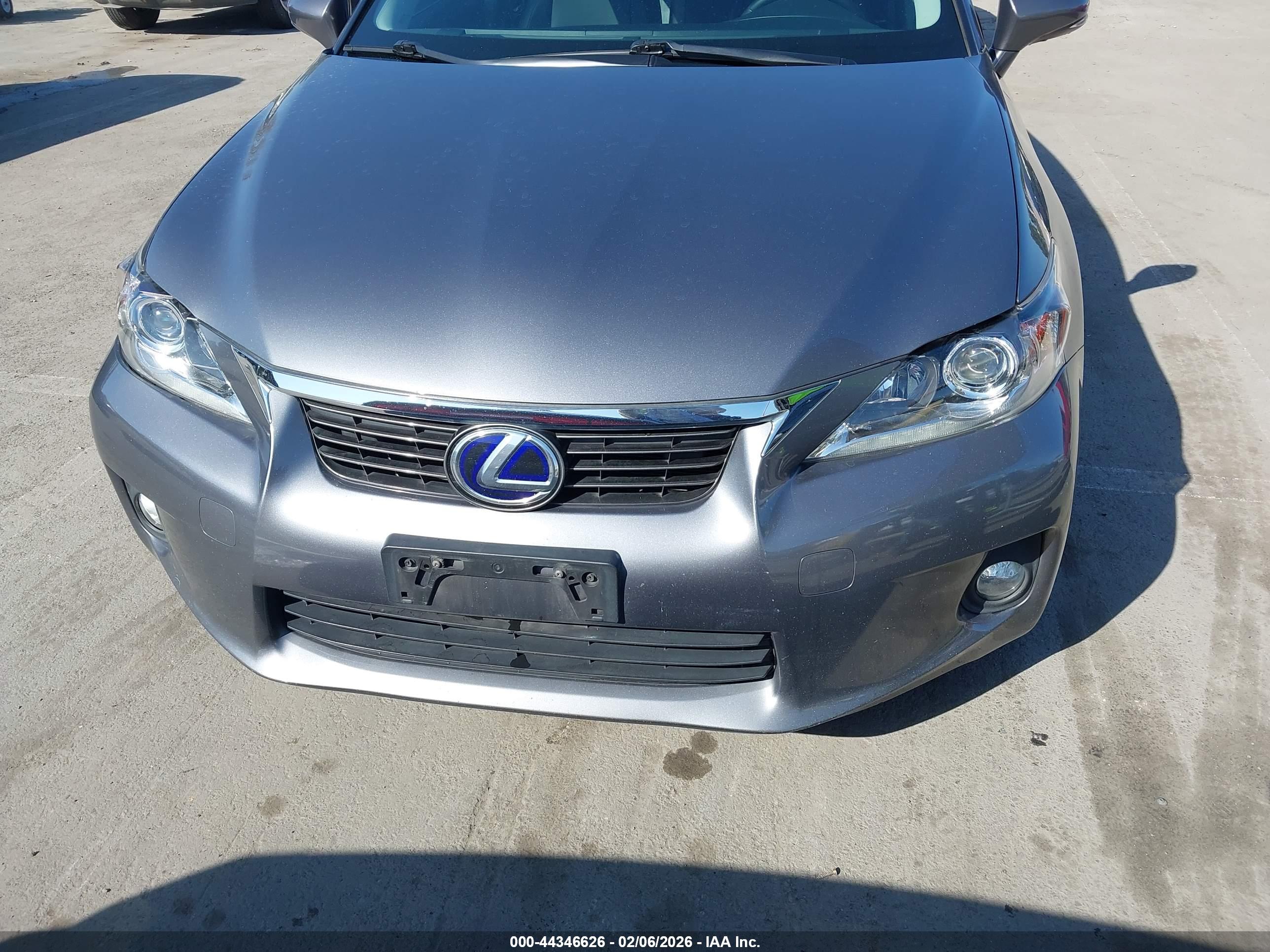 LEXUS CT image 6