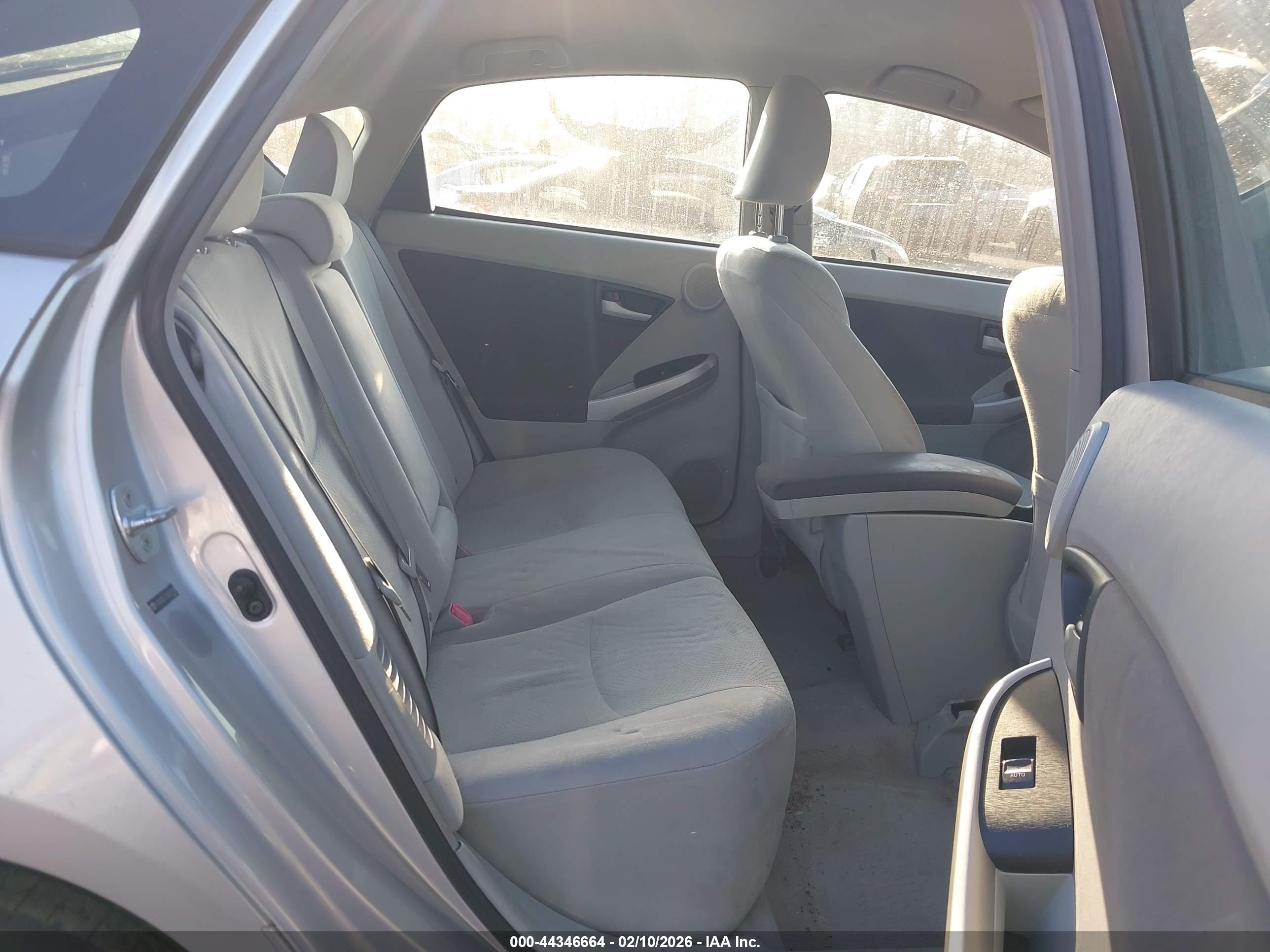 TOYOTA PRIUS image 8
