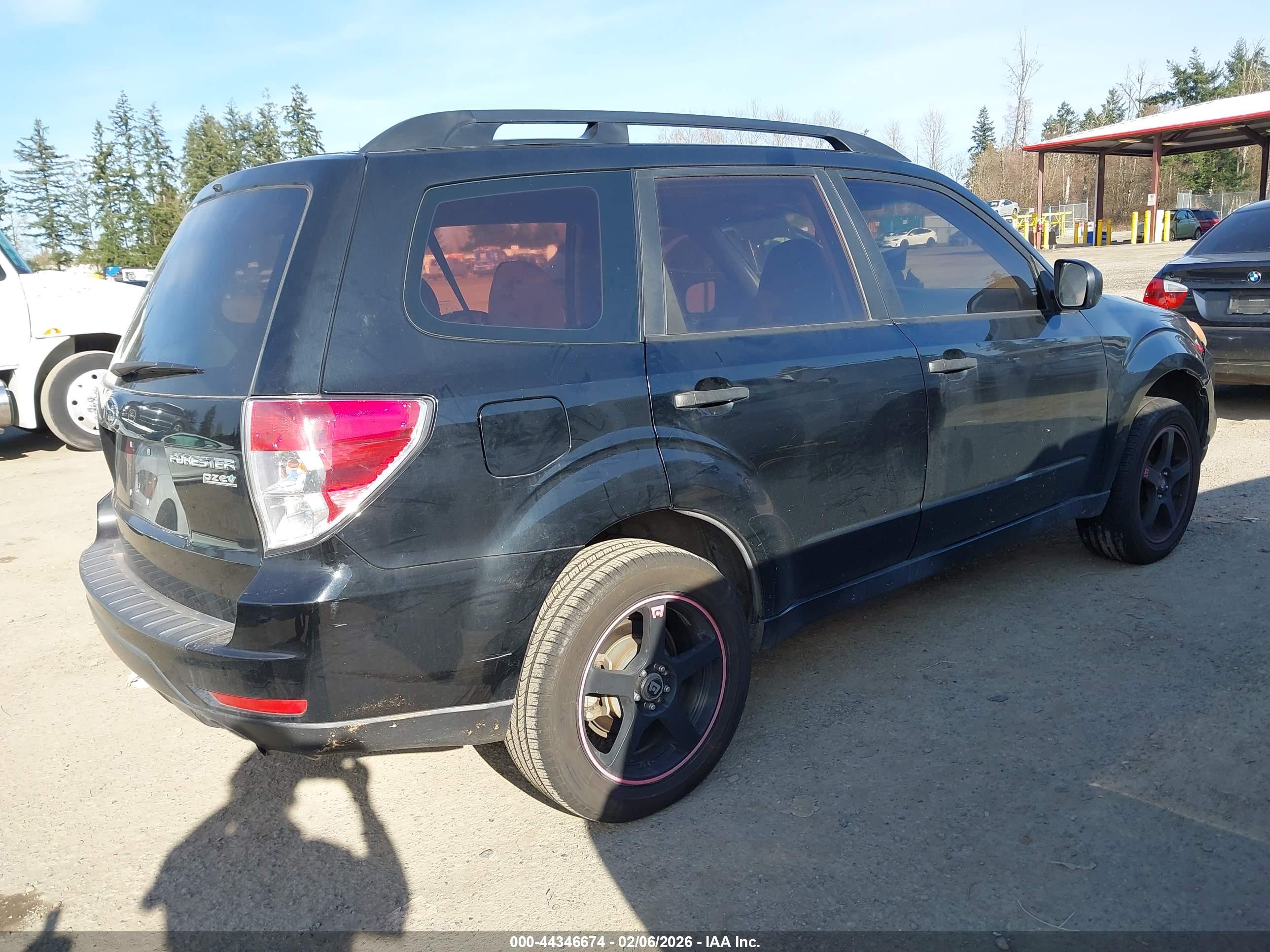 SUBARU FORESTER image 4