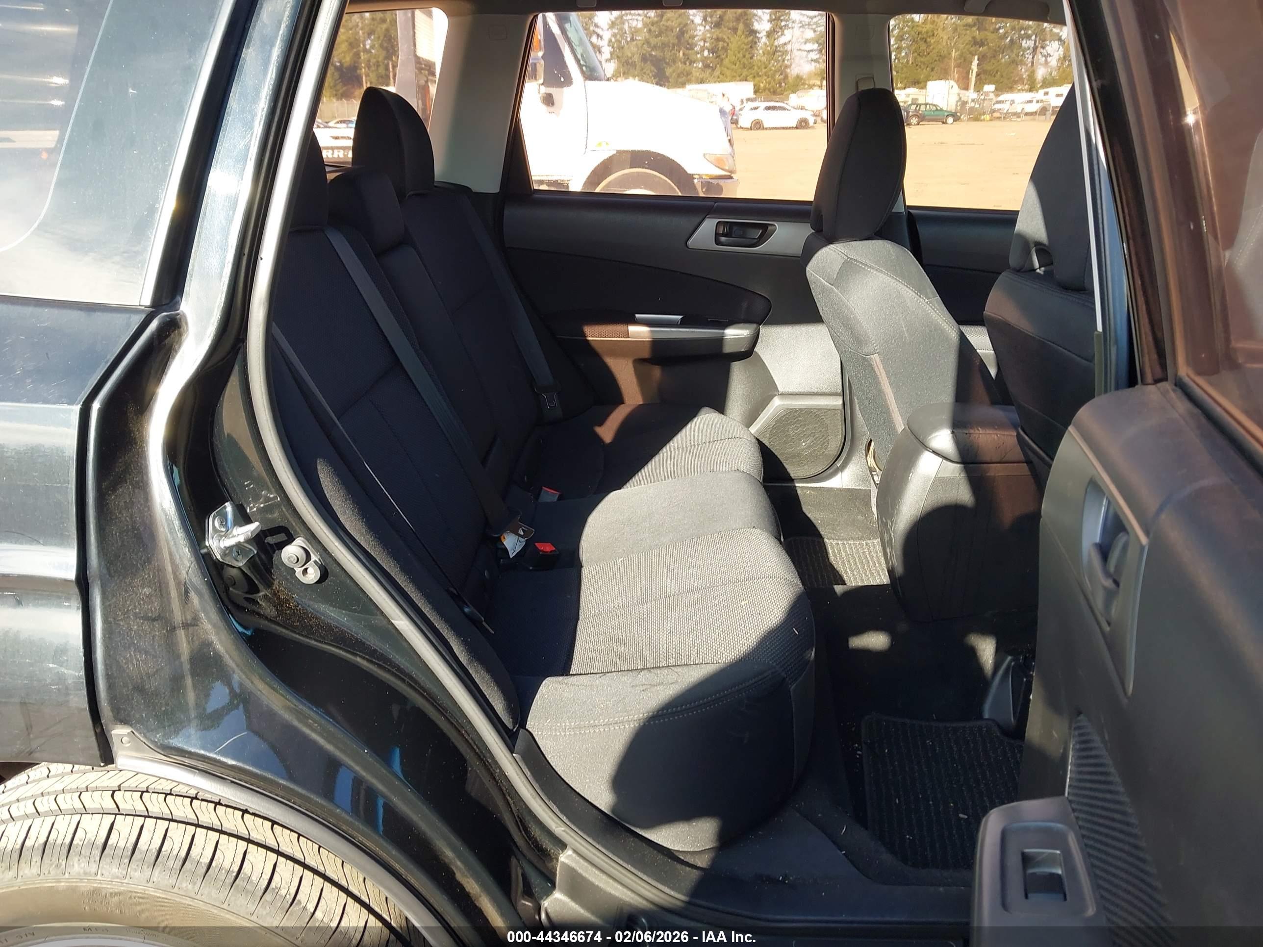 SUBARU FORESTER image 8
