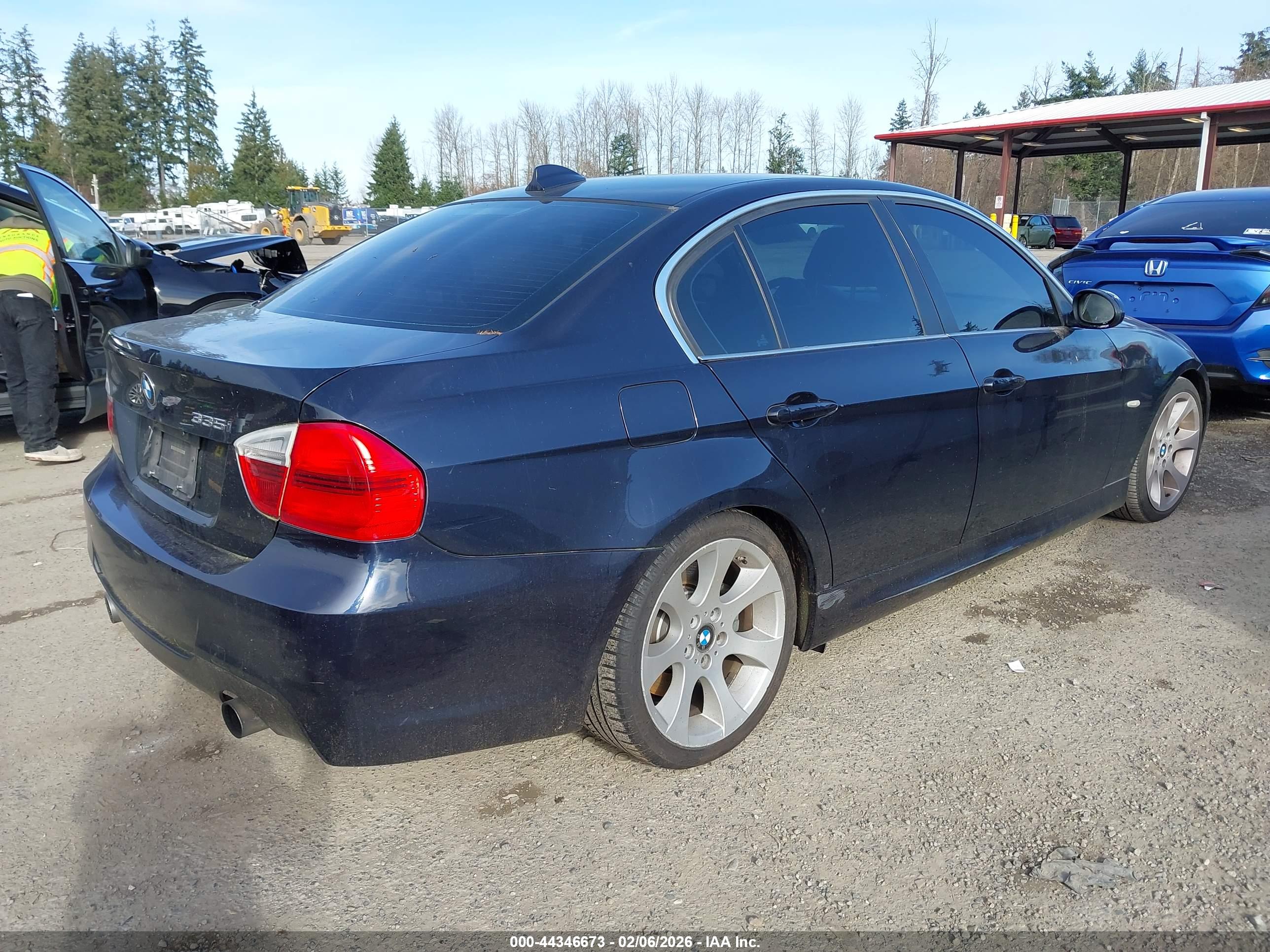 BMW 335I image 4
