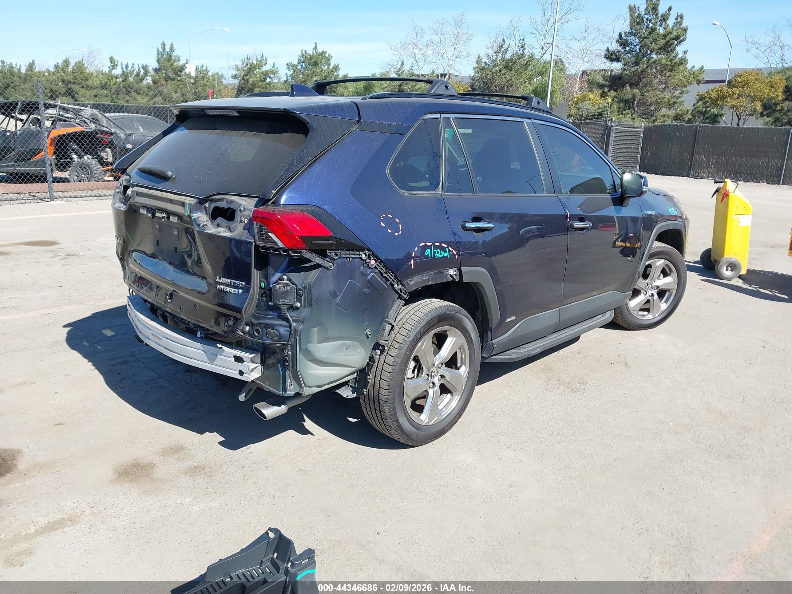 TOYOTA RAV4 image 4