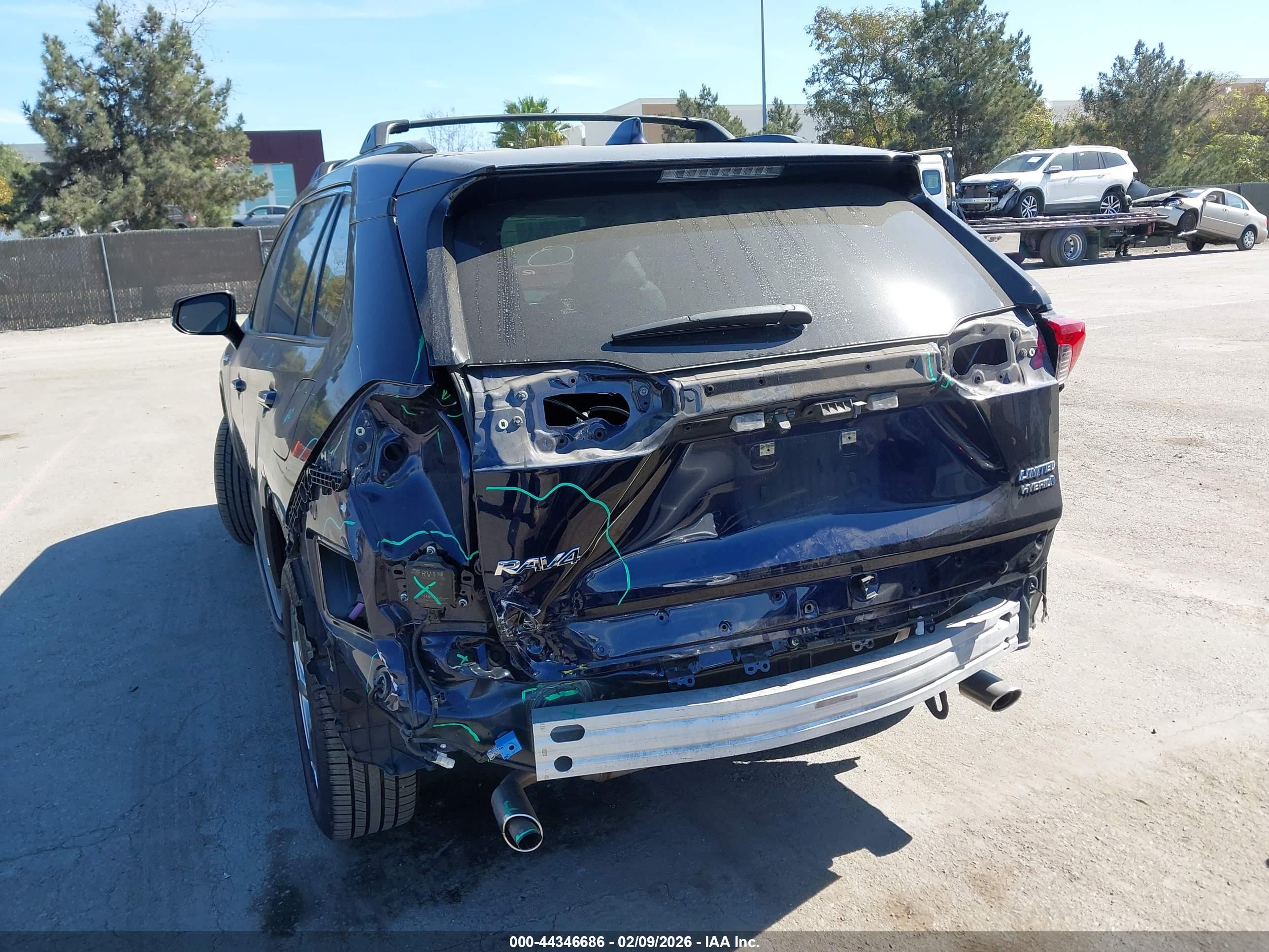 TOYOTA RAV4 image 6