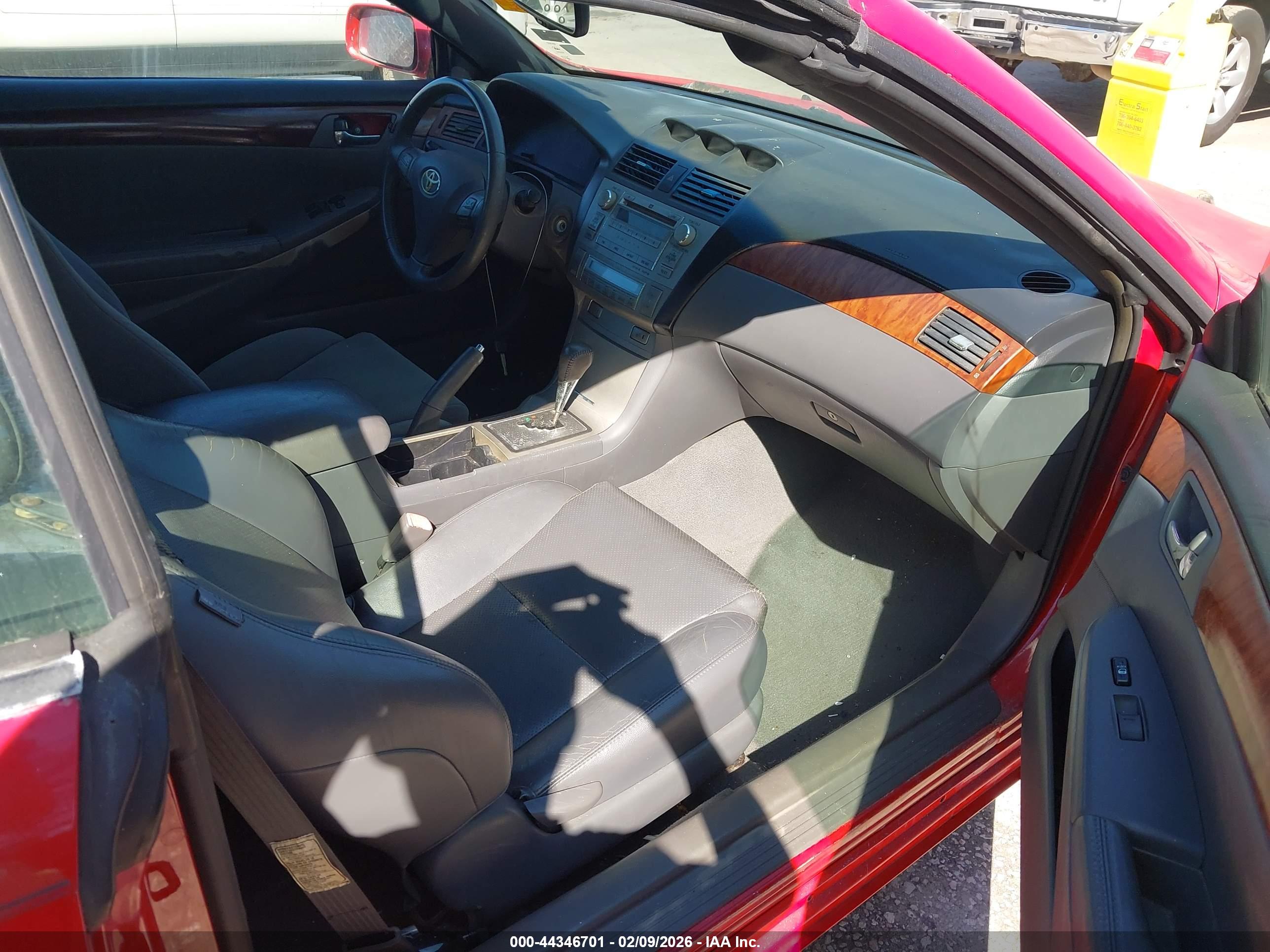TOYOTA CAMRY image 5