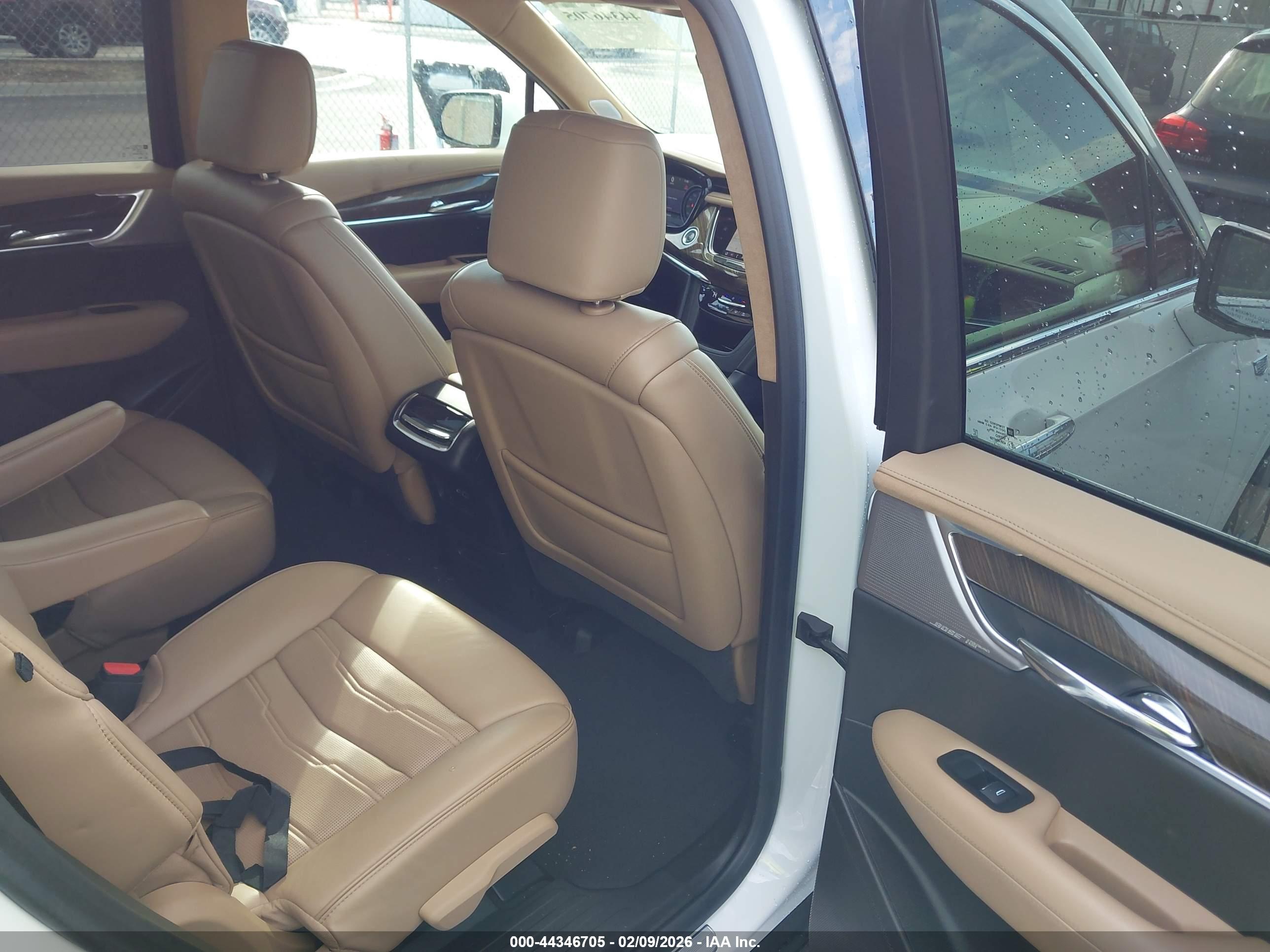 CADILLAC XT6 image 8