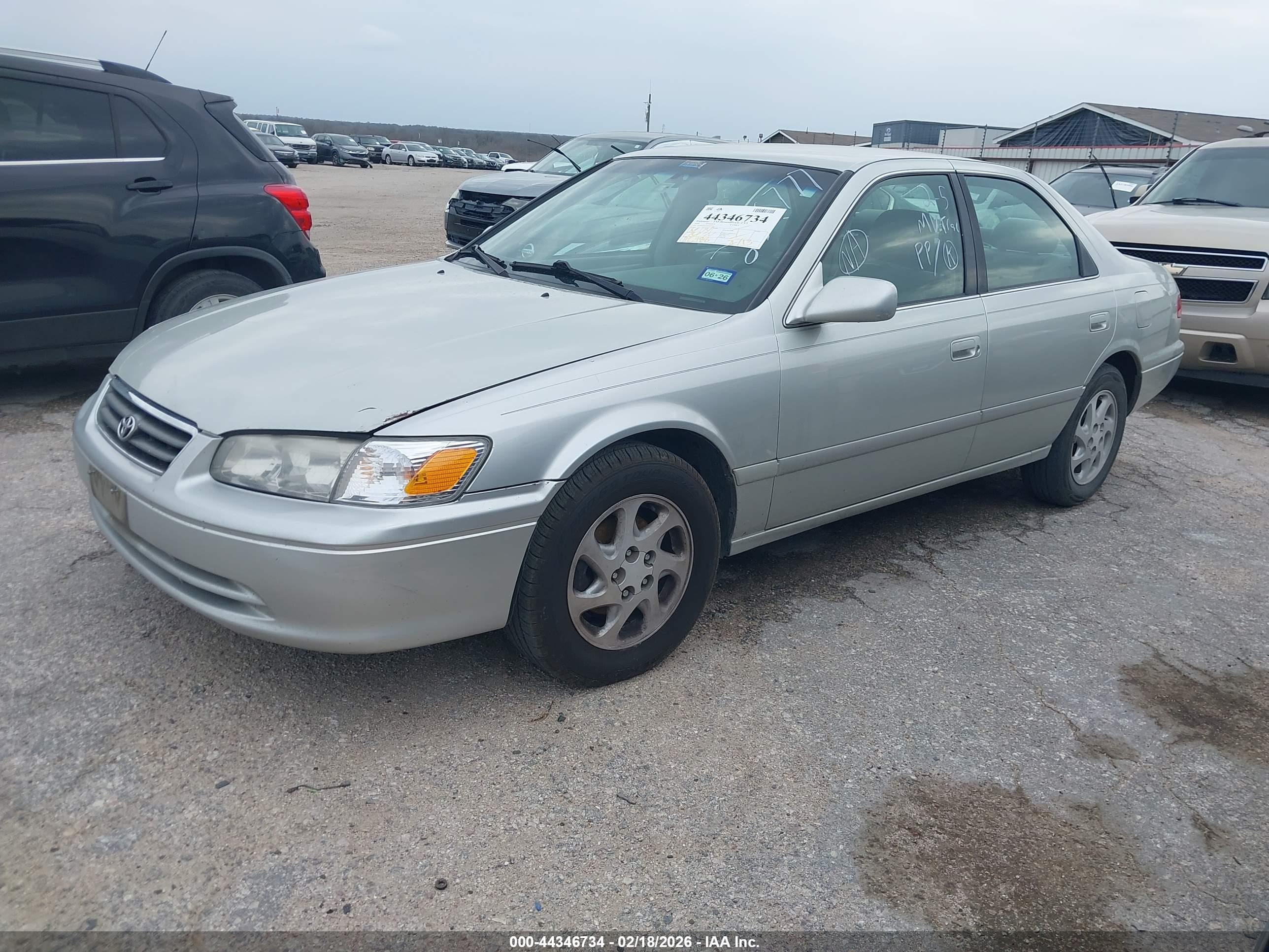 TOYOTA CAMRY image 2