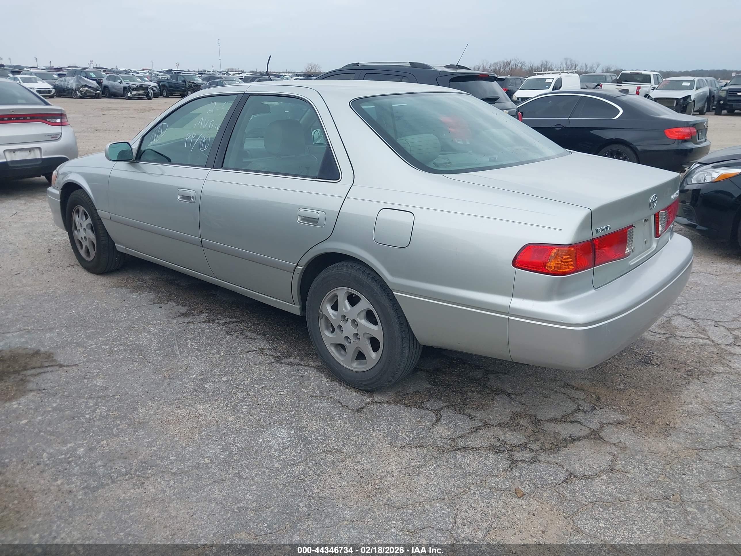 TOYOTA CAMRY image 3