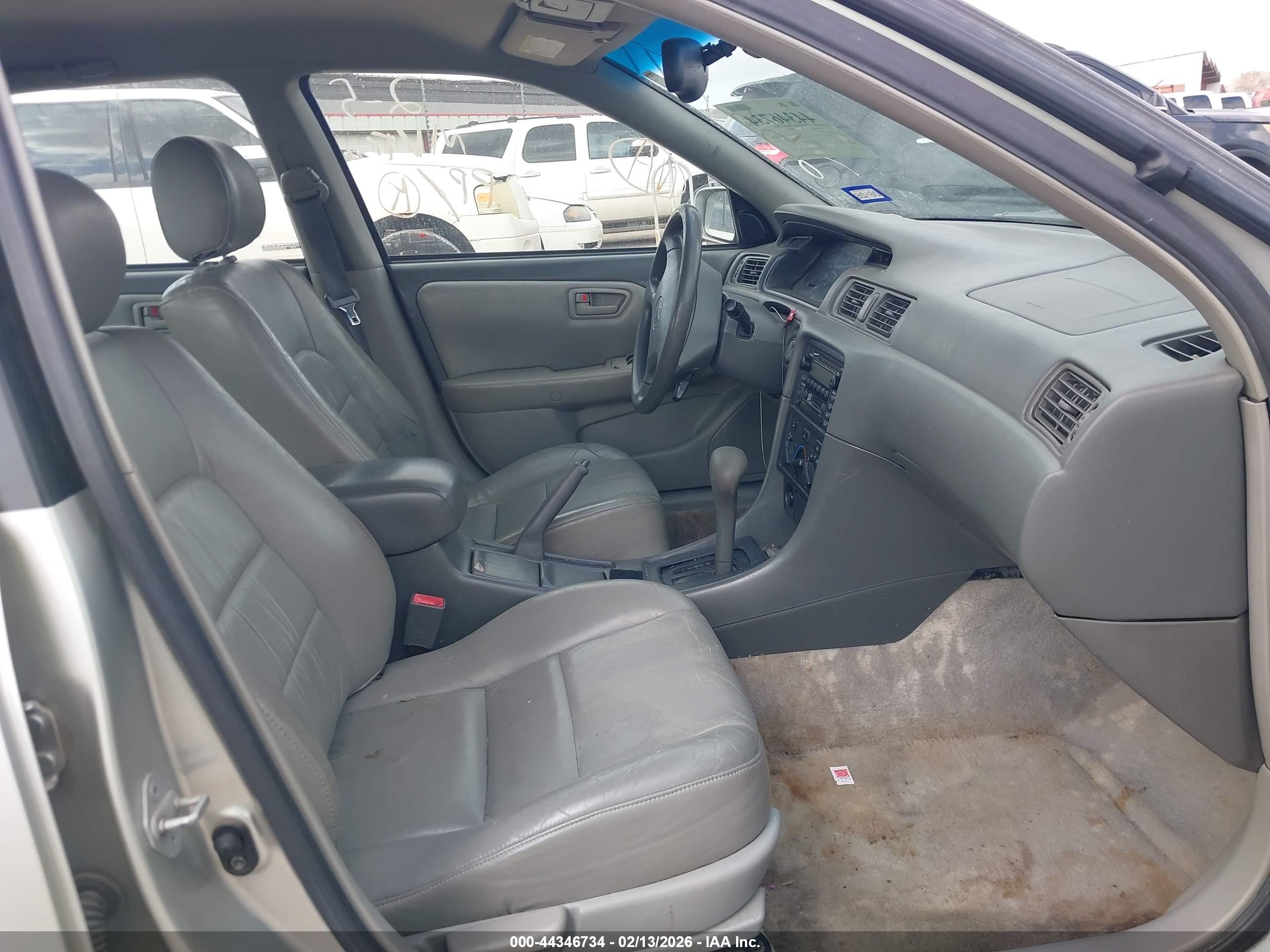 TOYOTA CAMRY image 5