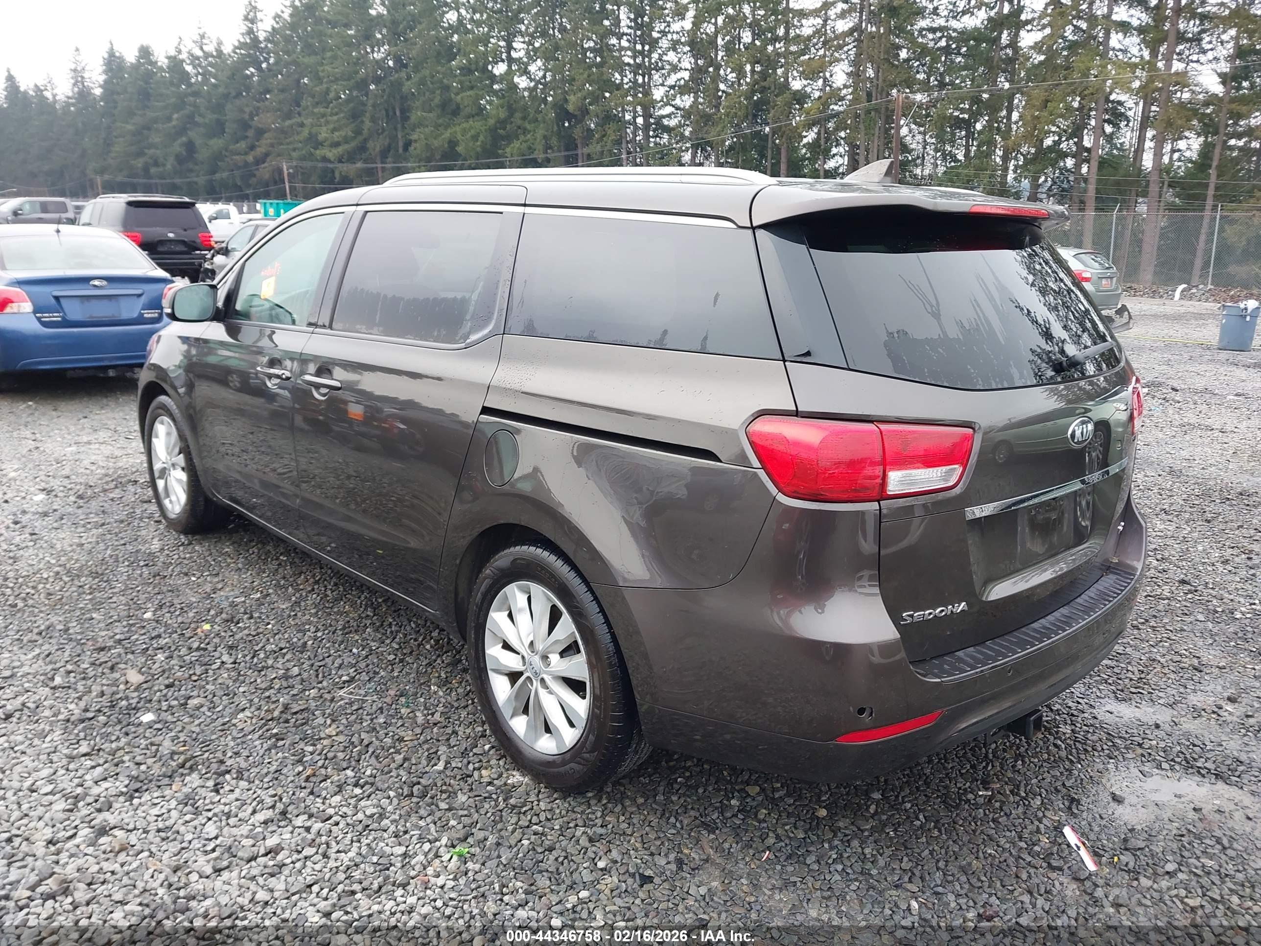 KIA SEDONA image 3