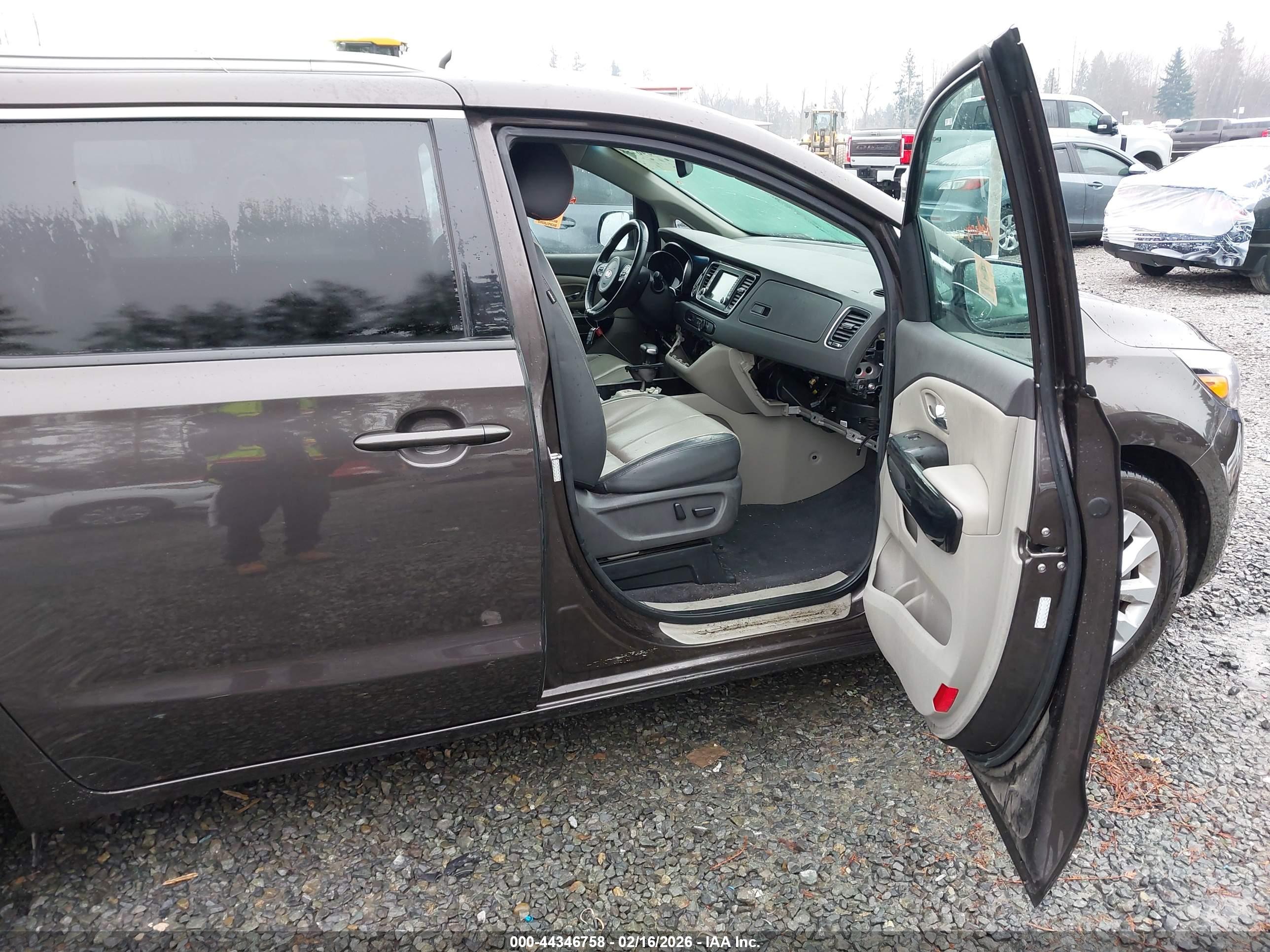 KIA SEDONA image 5