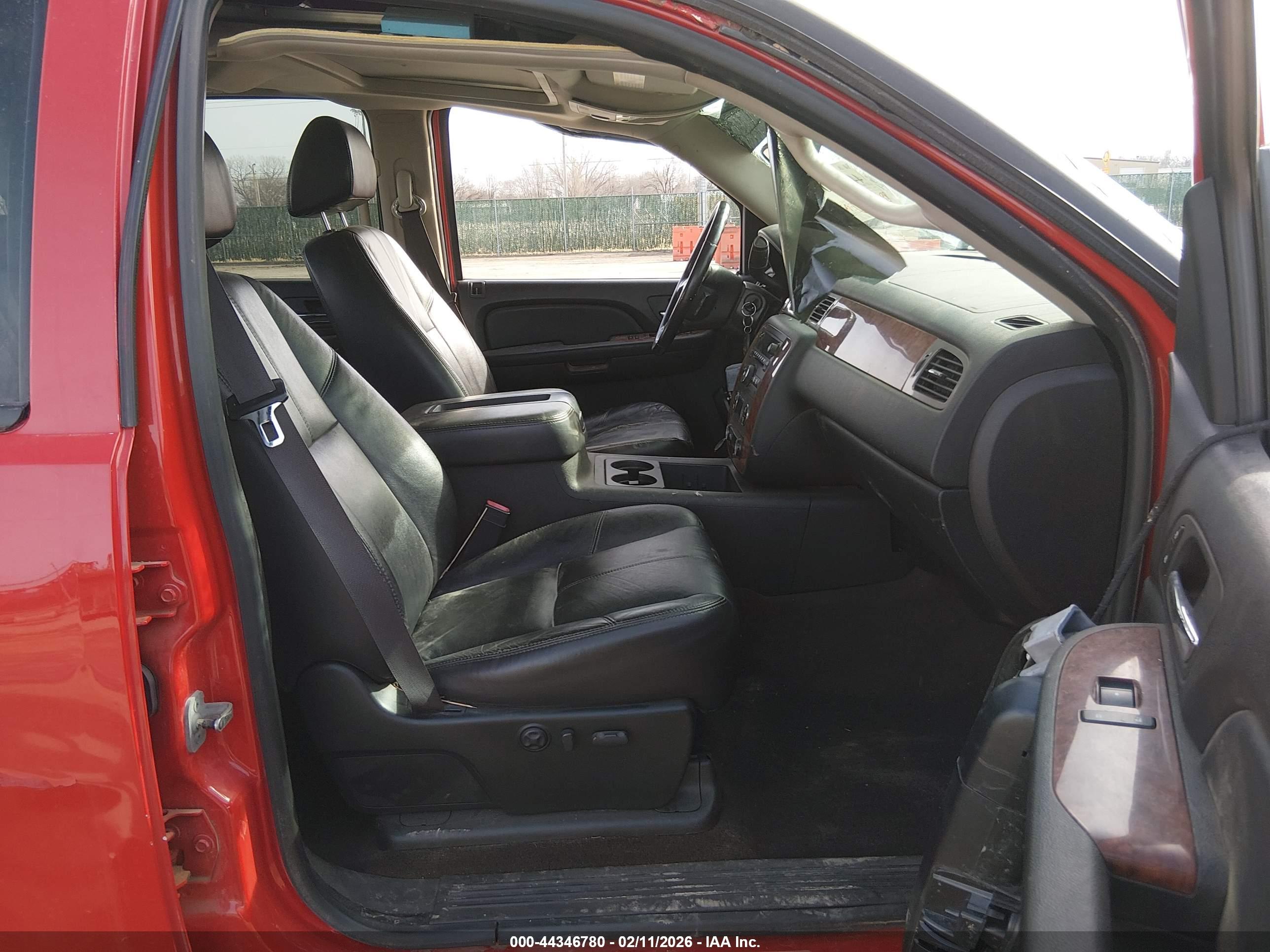 CHEVROLET SILVERADO image 5