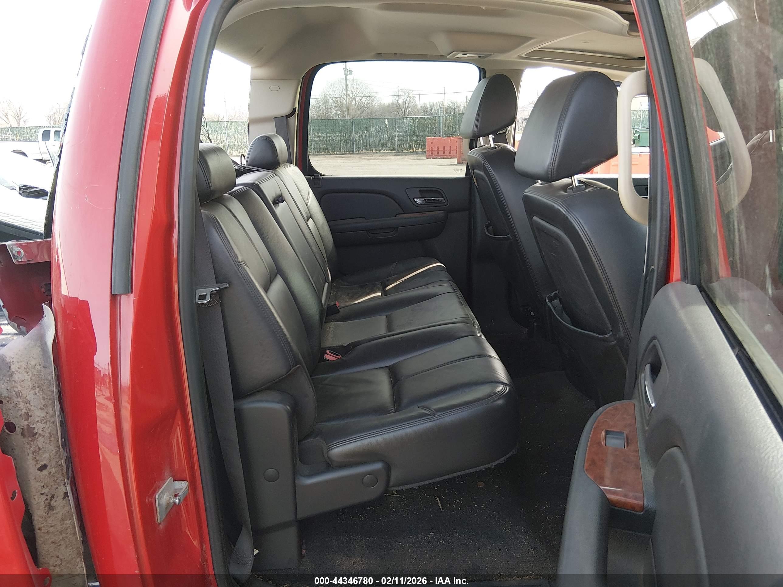 CHEVROLET SILVERADO image 8