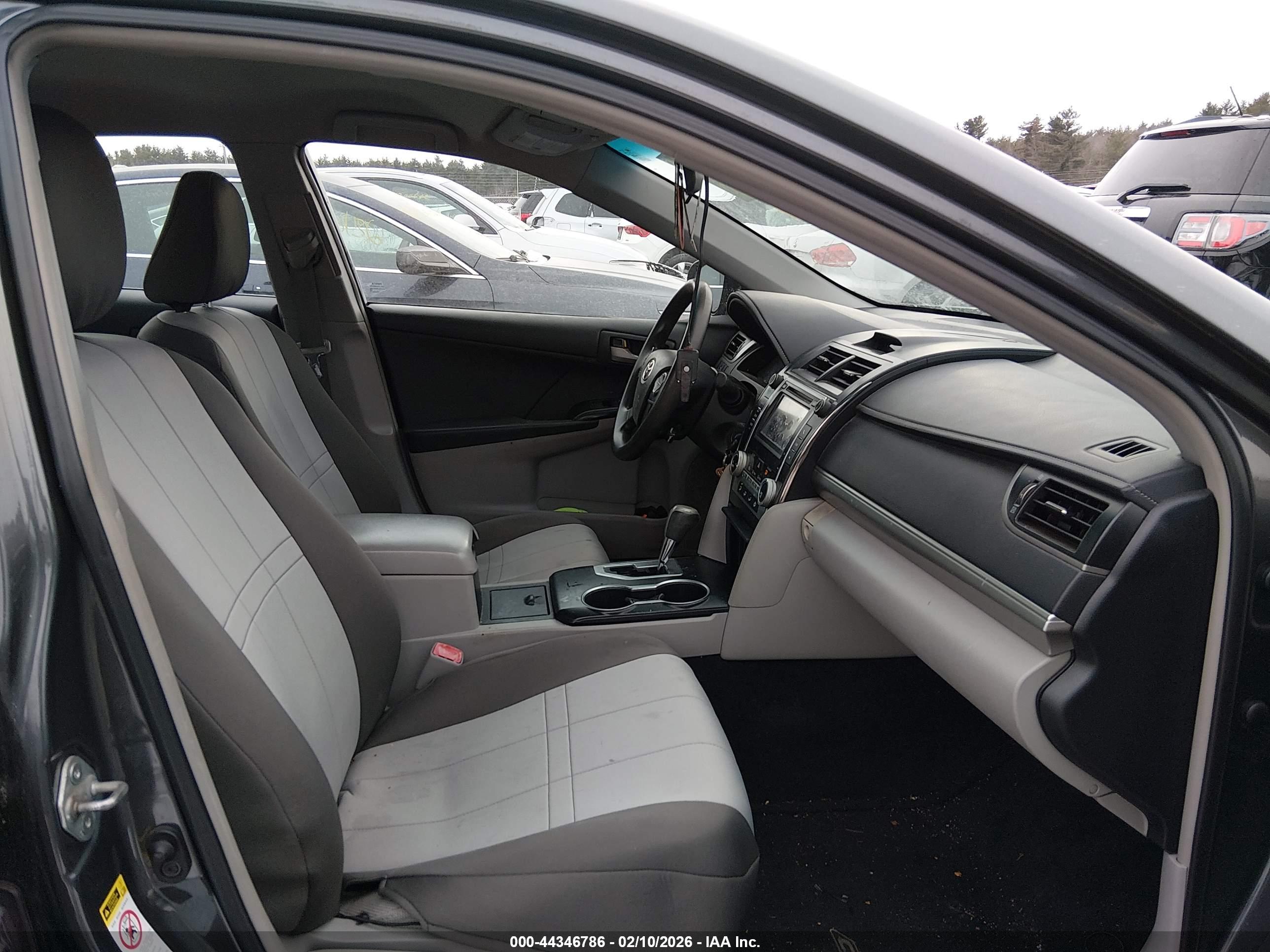 TOYOTA CAMRY image 5