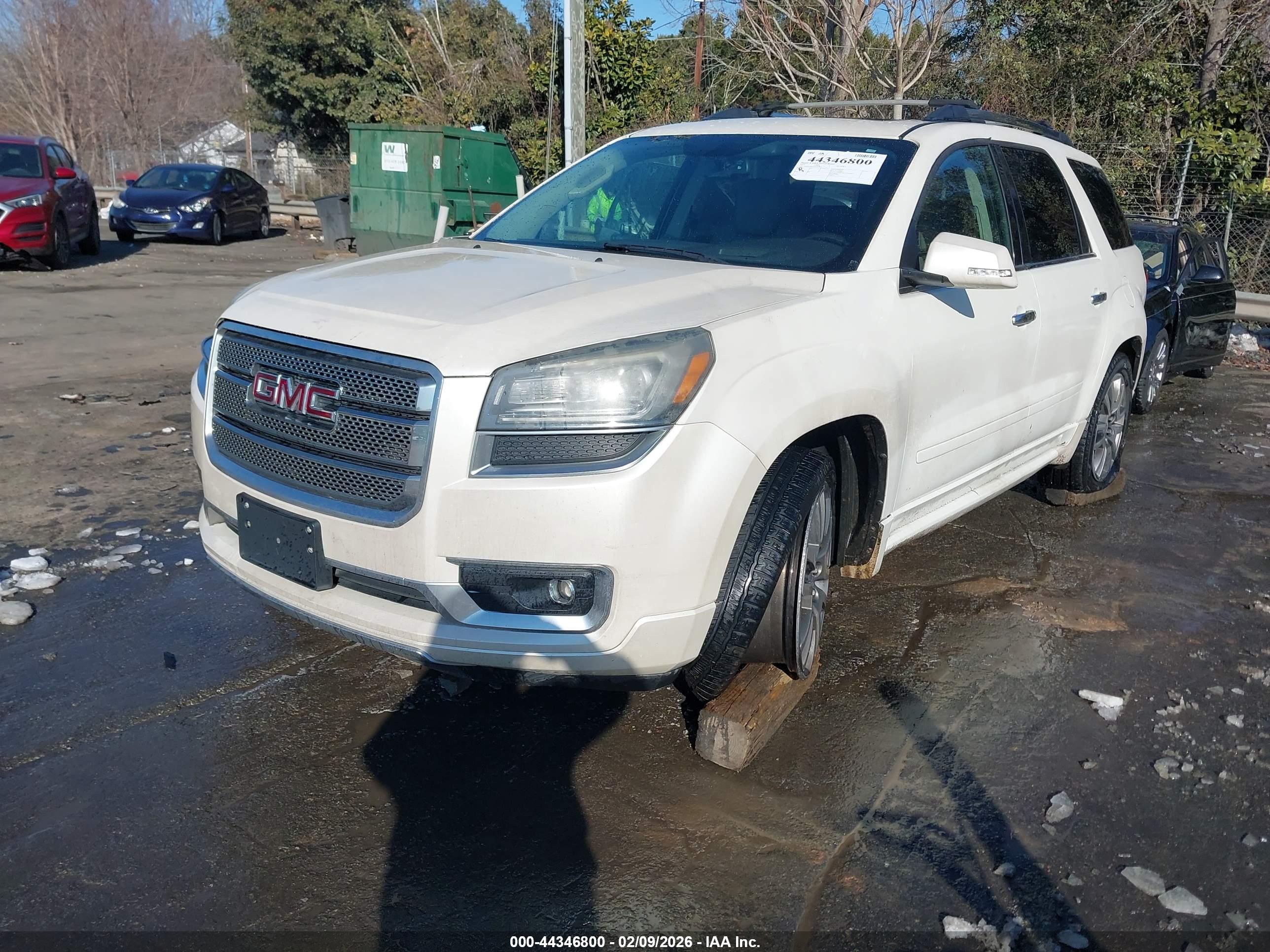 GMC ACADIA image 2