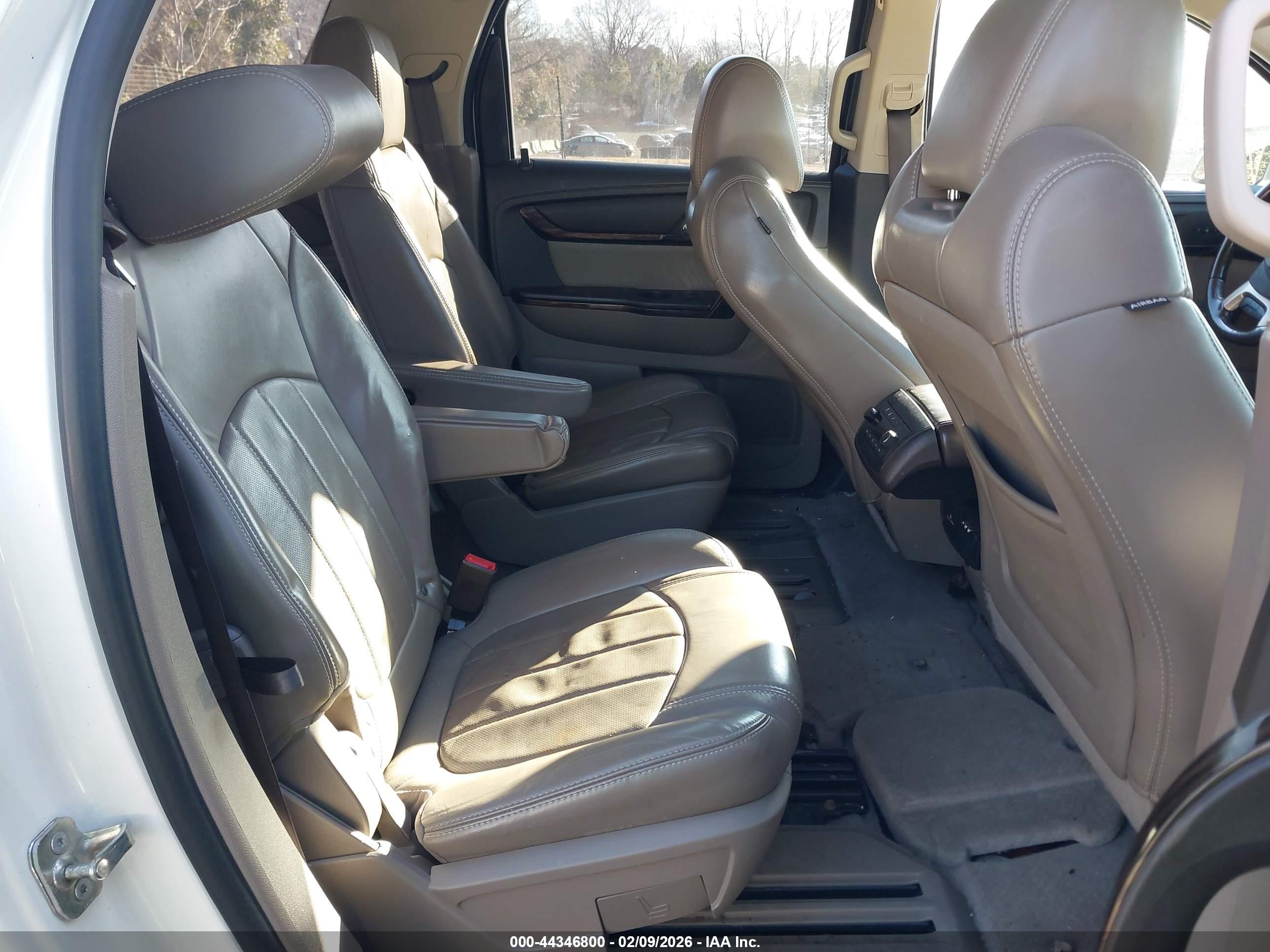GMC ACADIA image 8