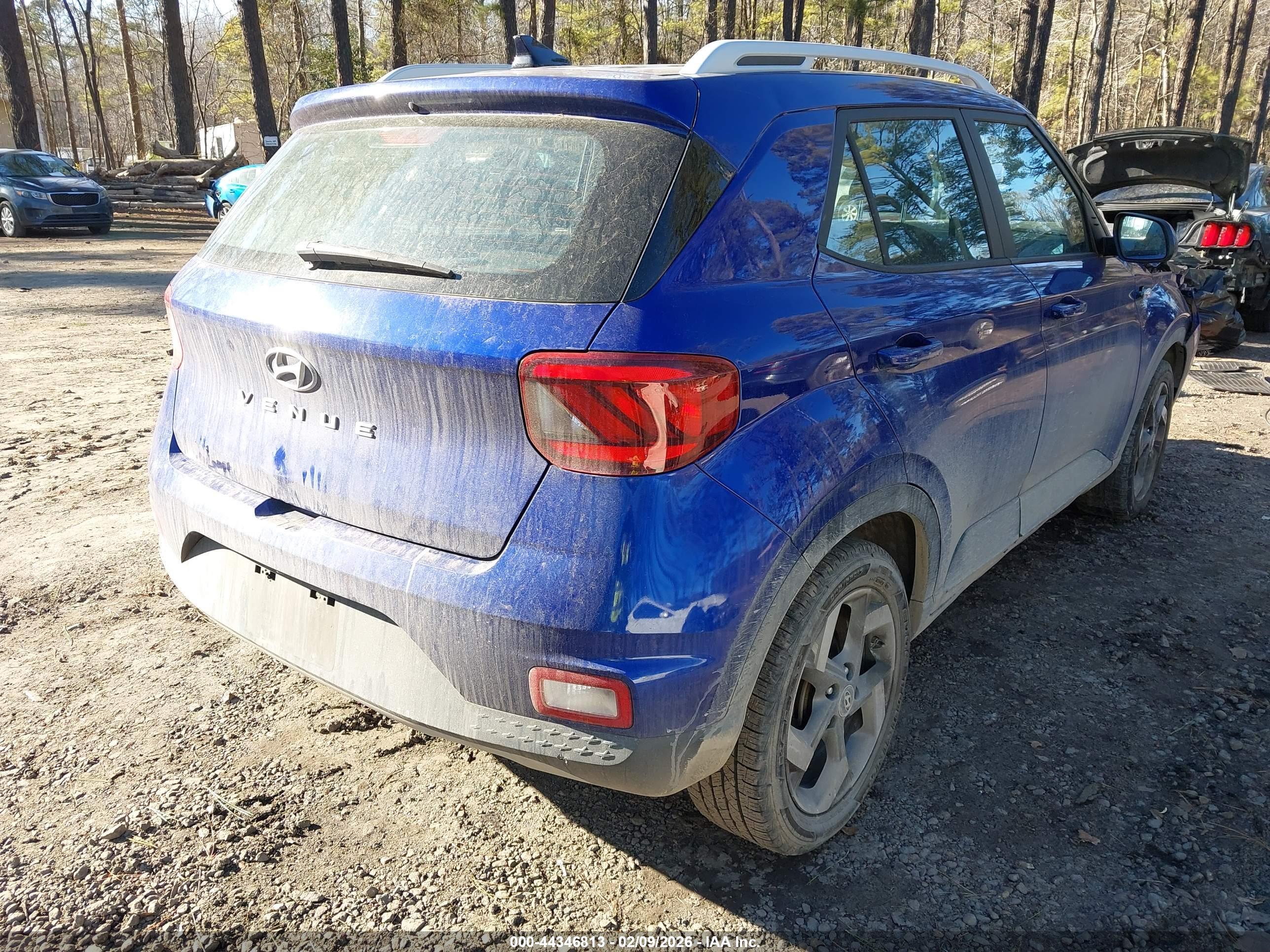 HYUNDAI VENUE image 4