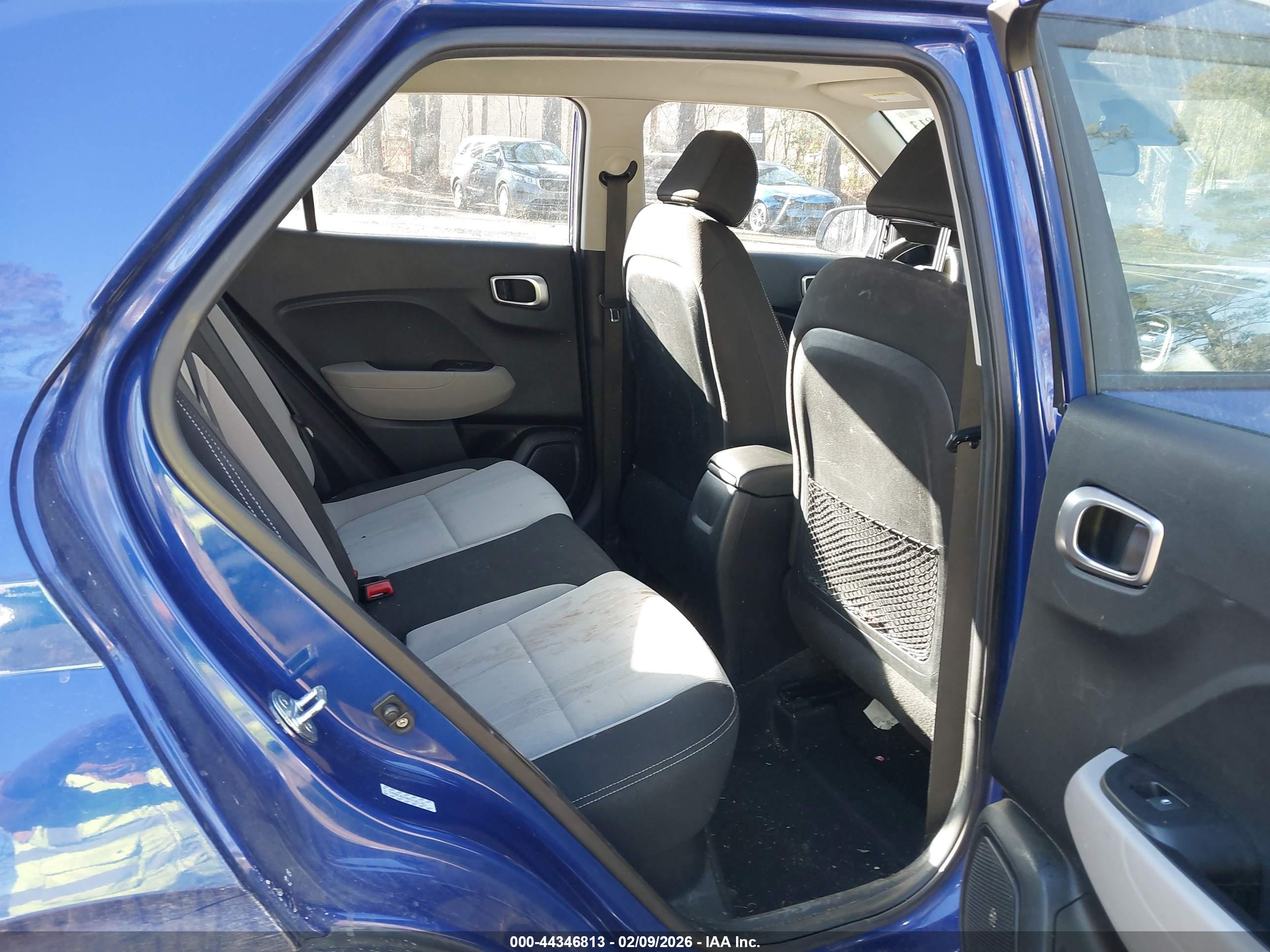 HYUNDAI VENUE image 8