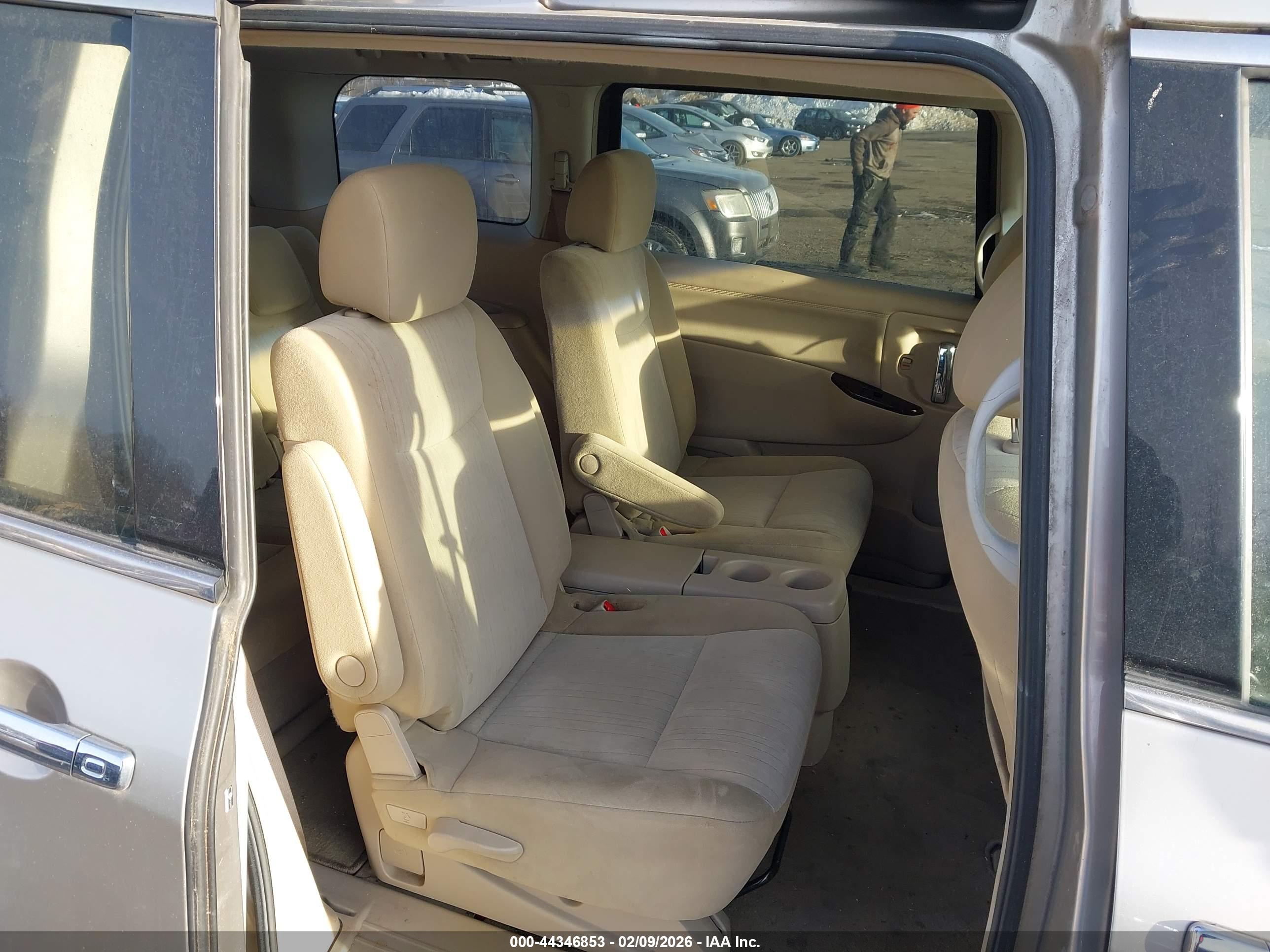 NISSAN QUEST image 8