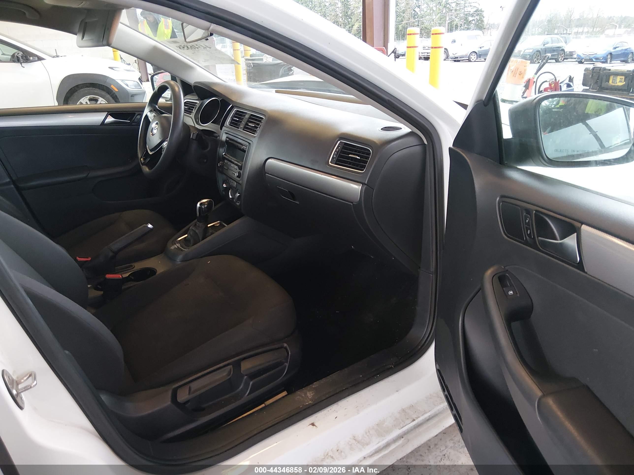 VOLKSWAGEN JETTA image 5