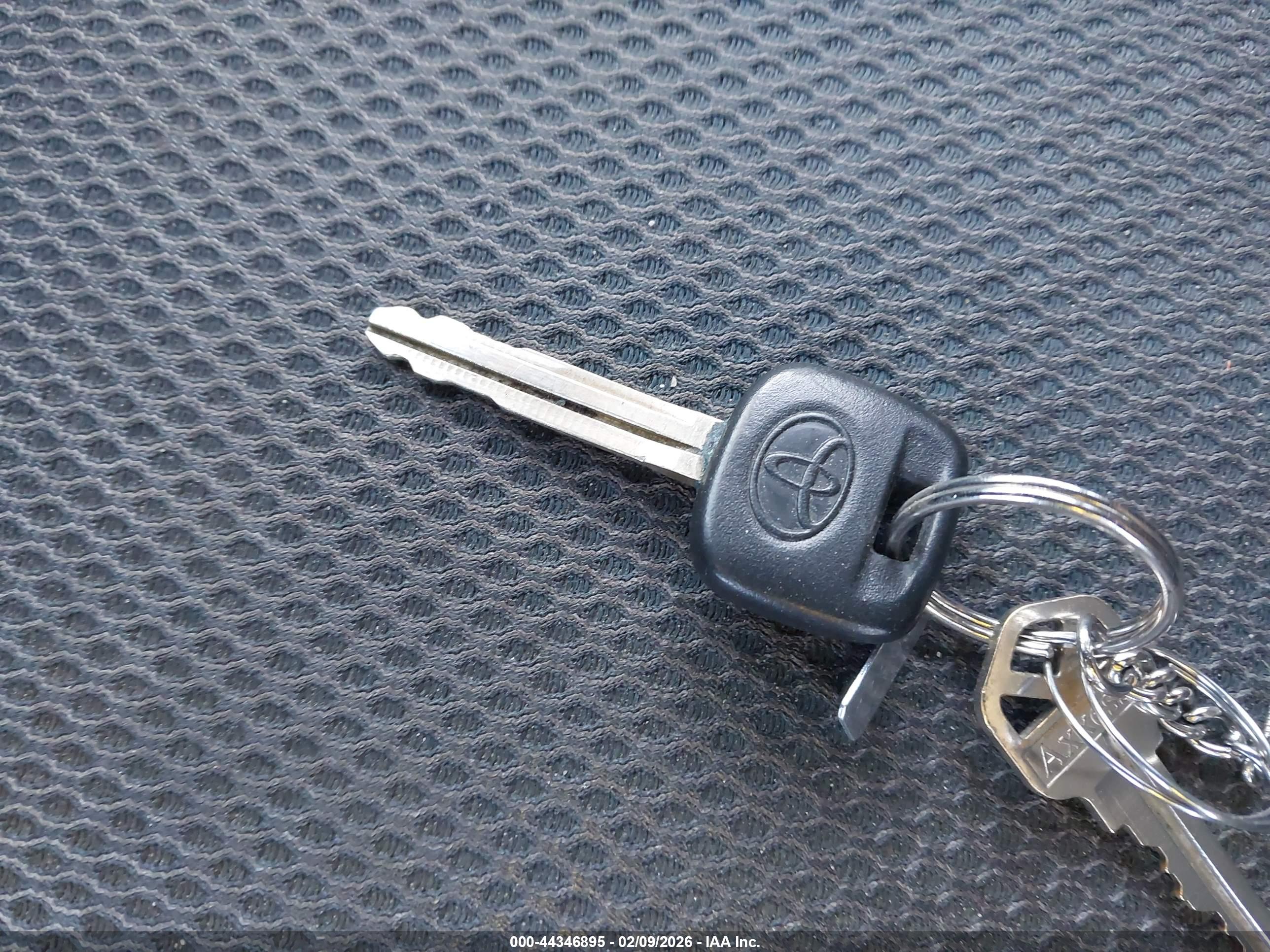 TOYOTA RAV4 image 11