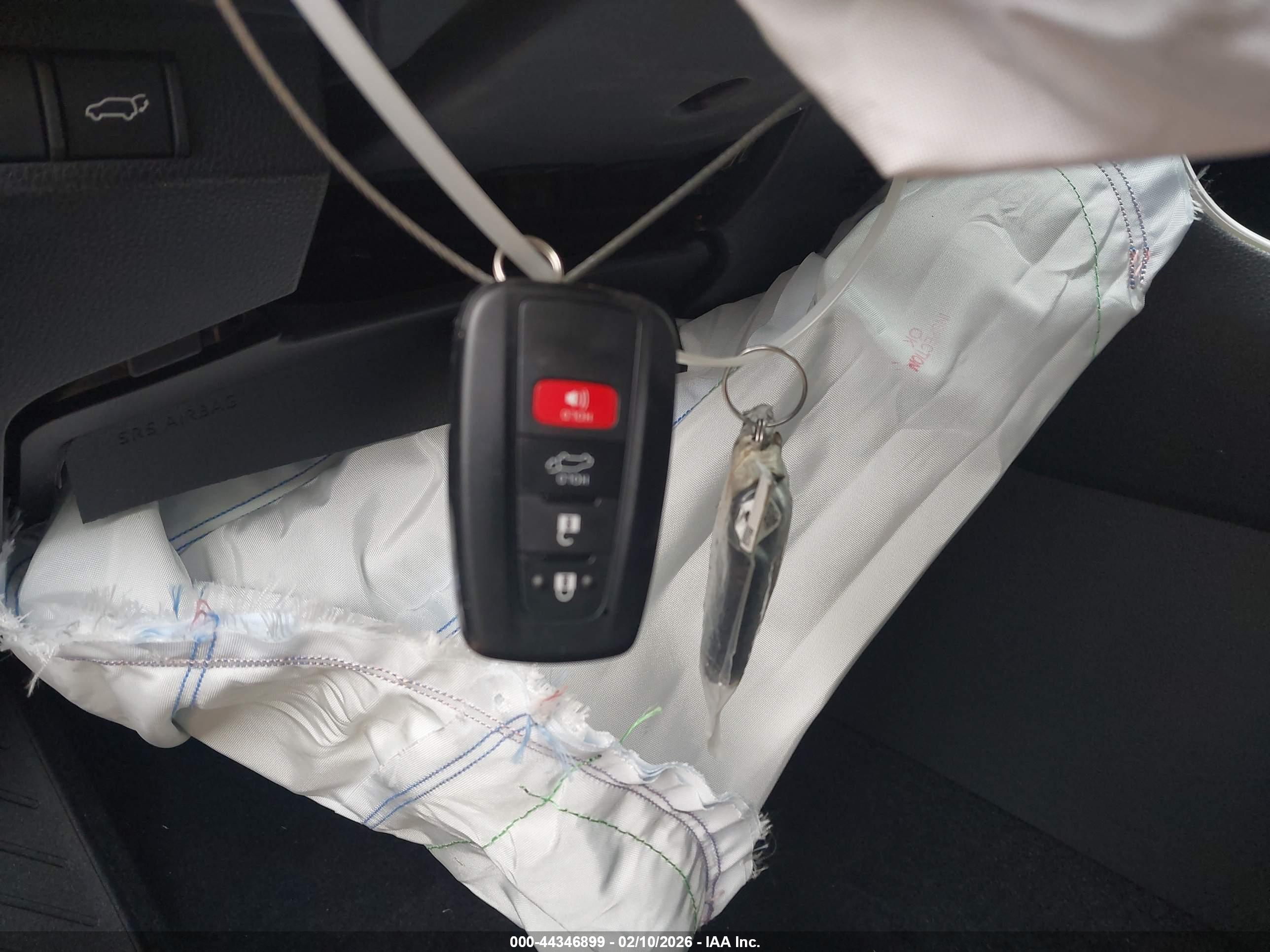 TOYOTA RAV4 image 11
