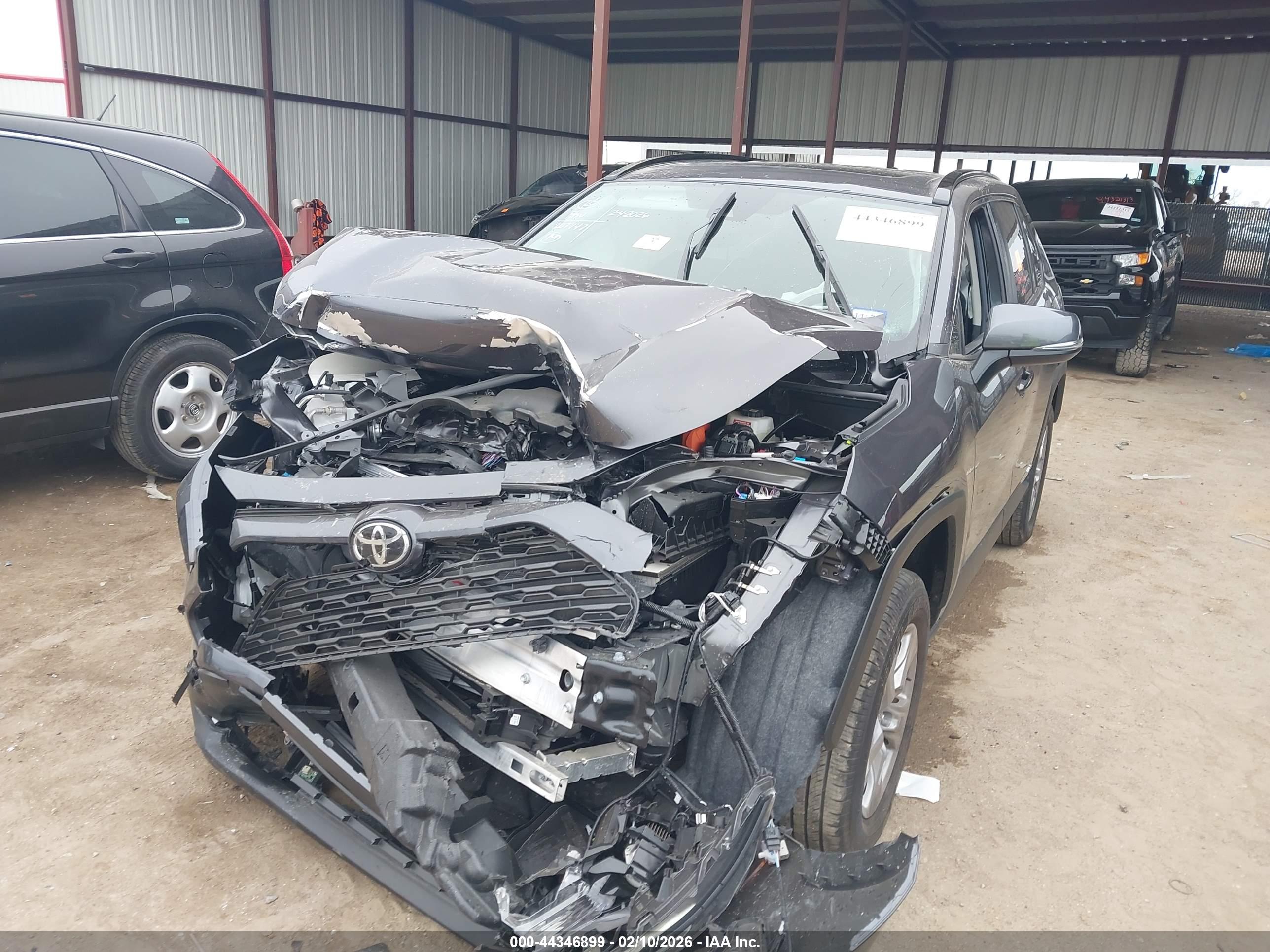 TOYOTA RAV4 image 2