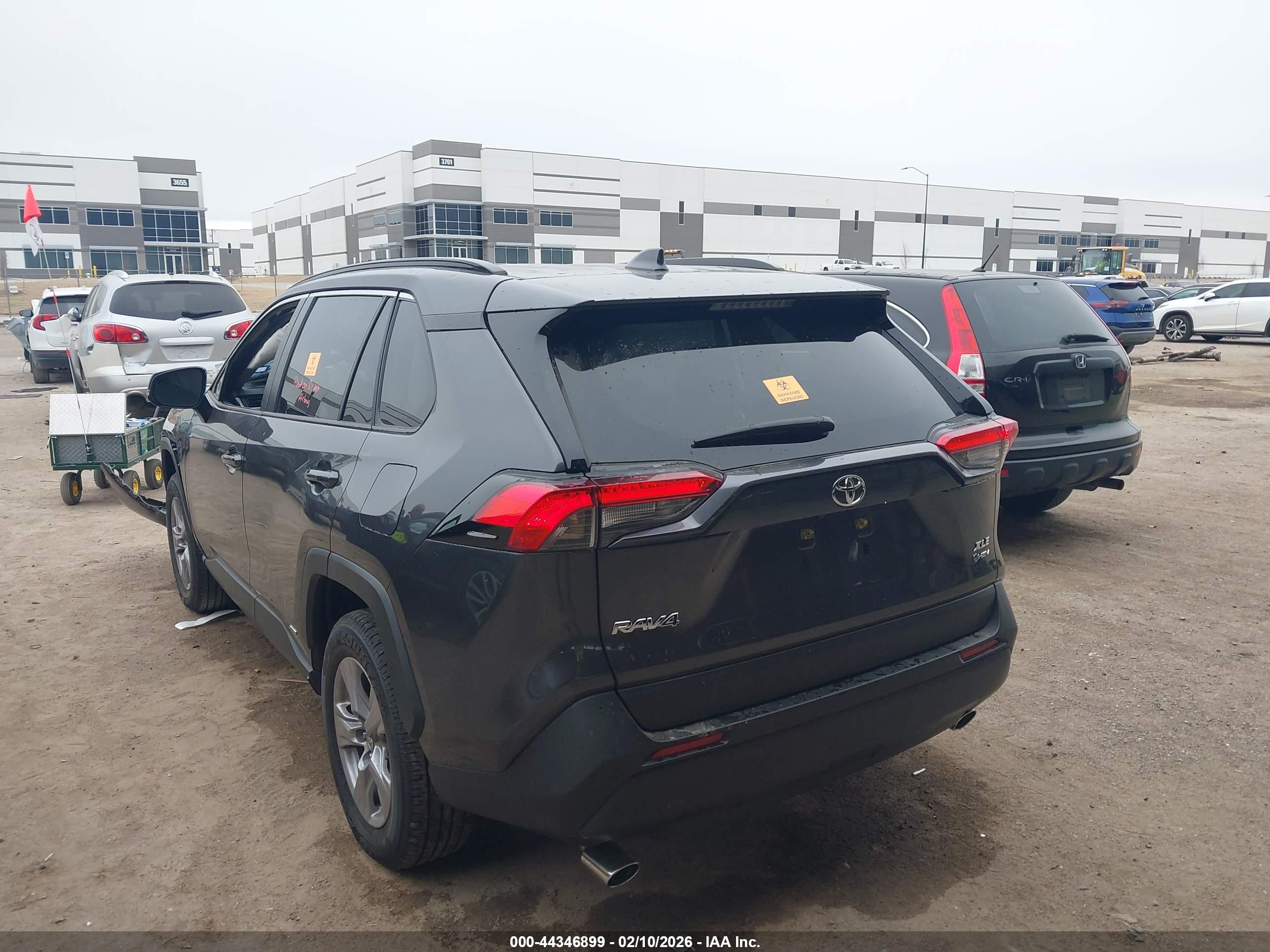 TOYOTA RAV4 image 3