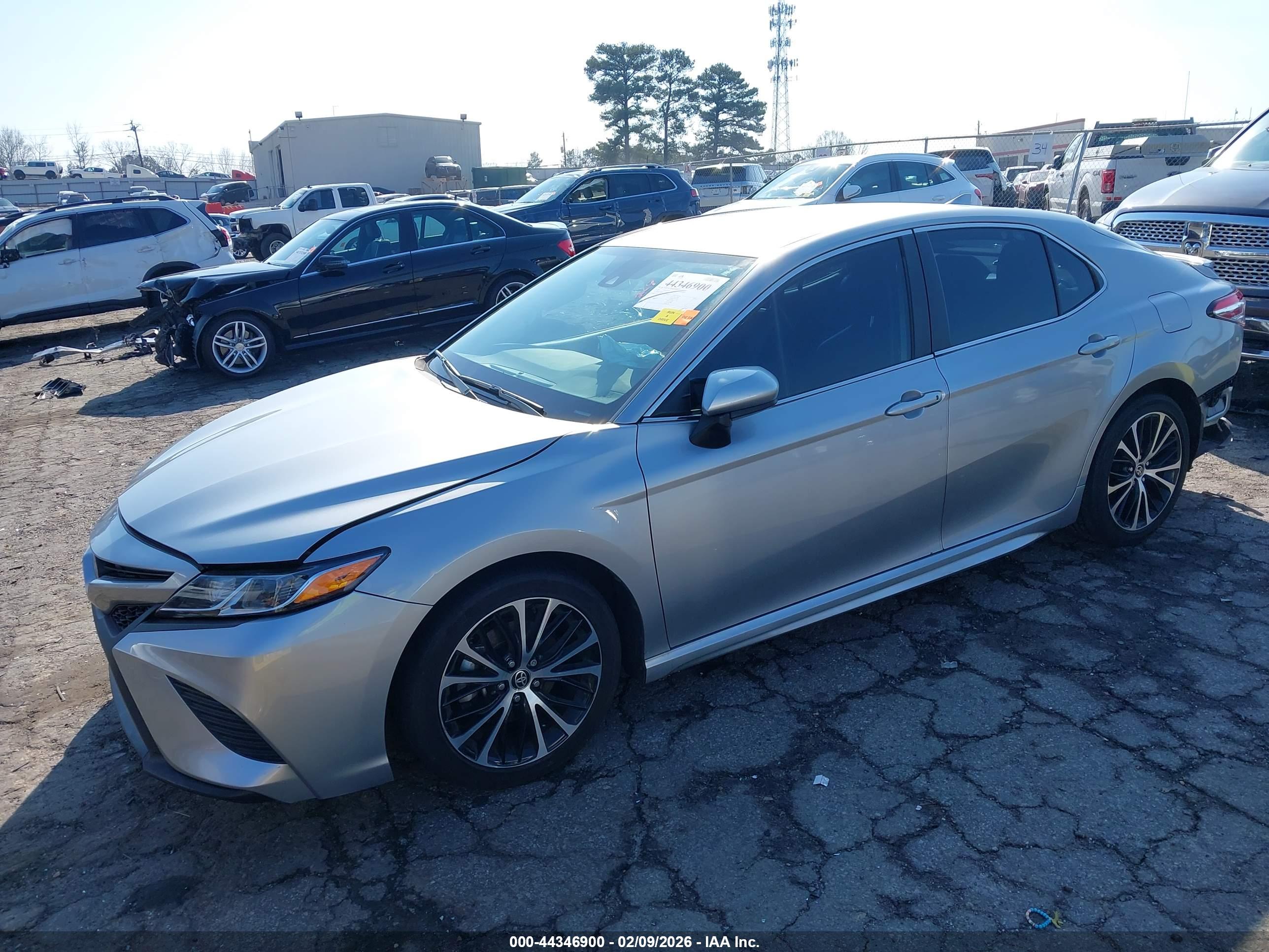 TOYOTA CAMRY image 2