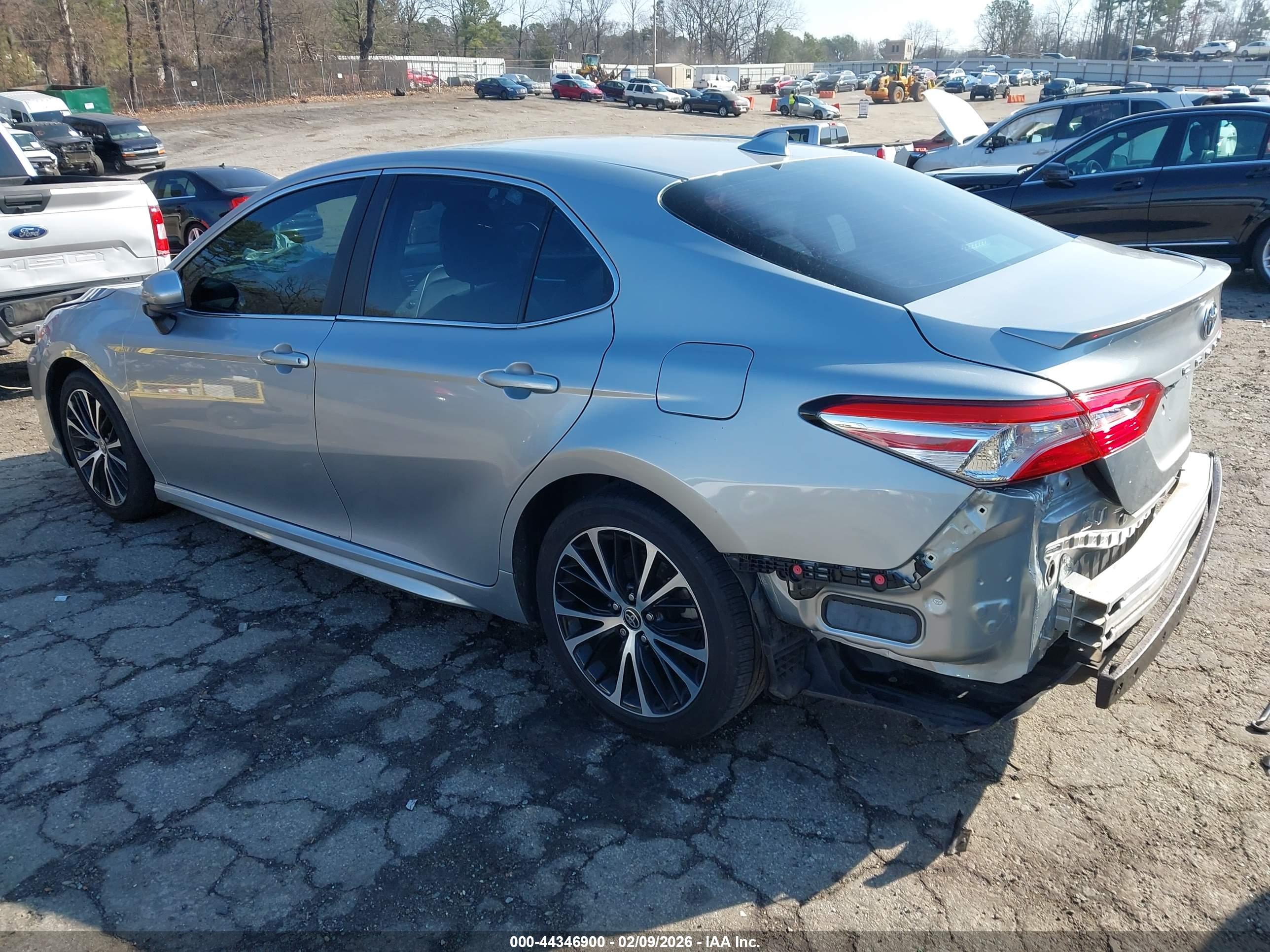 TOYOTA CAMRY image 3