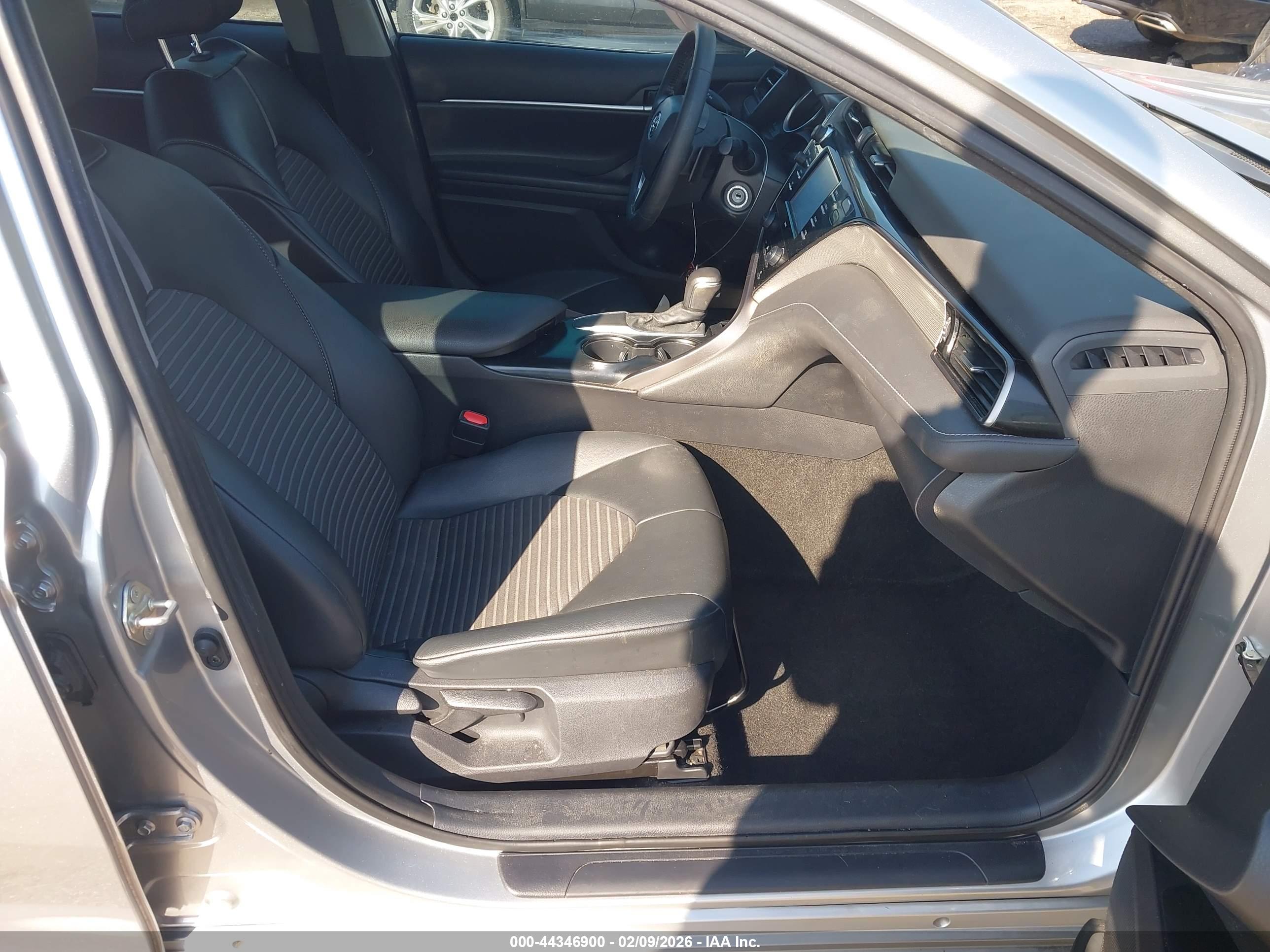 TOYOTA CAMRY image 5