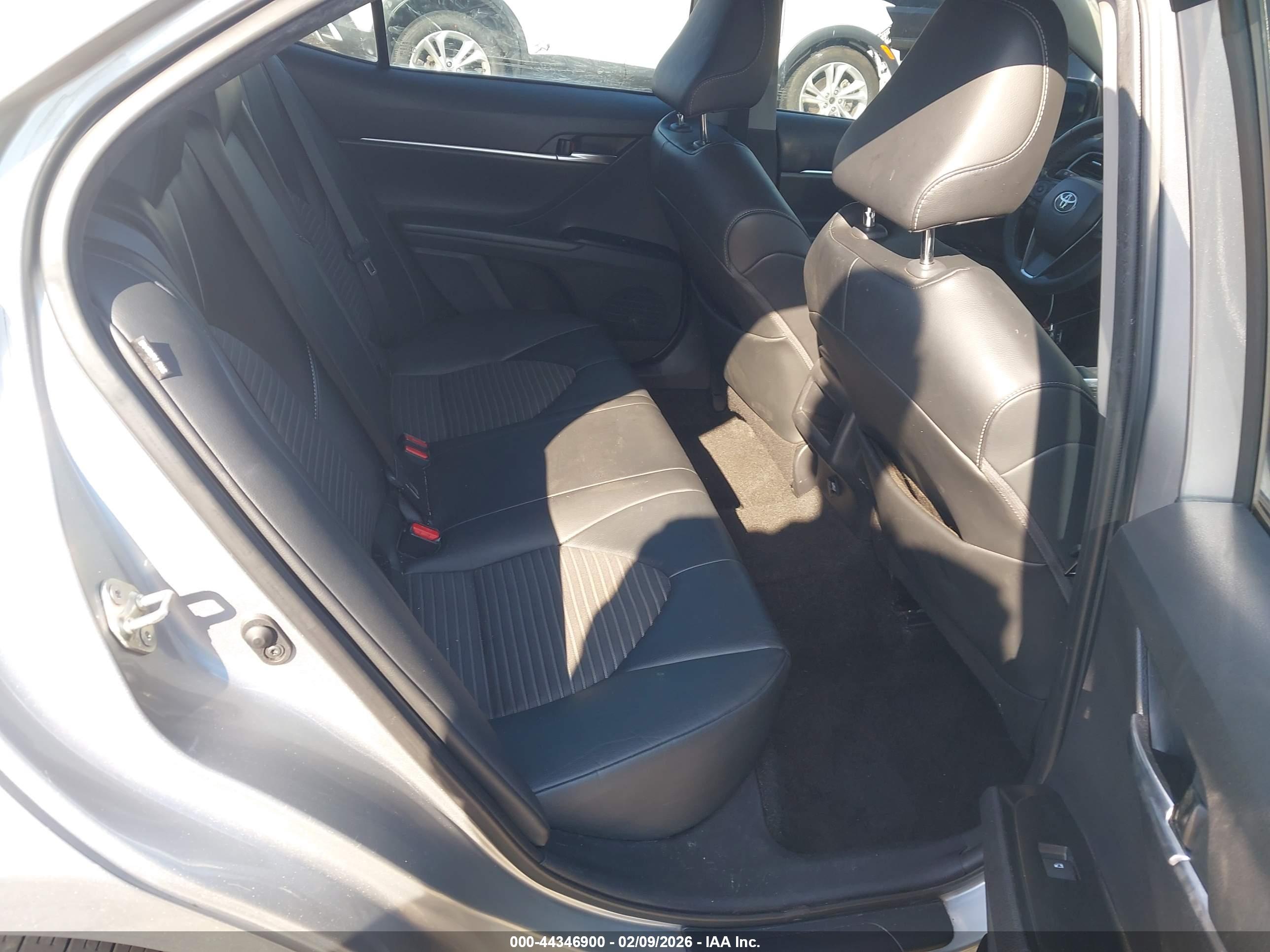 TOYOTA CAMRY image 8