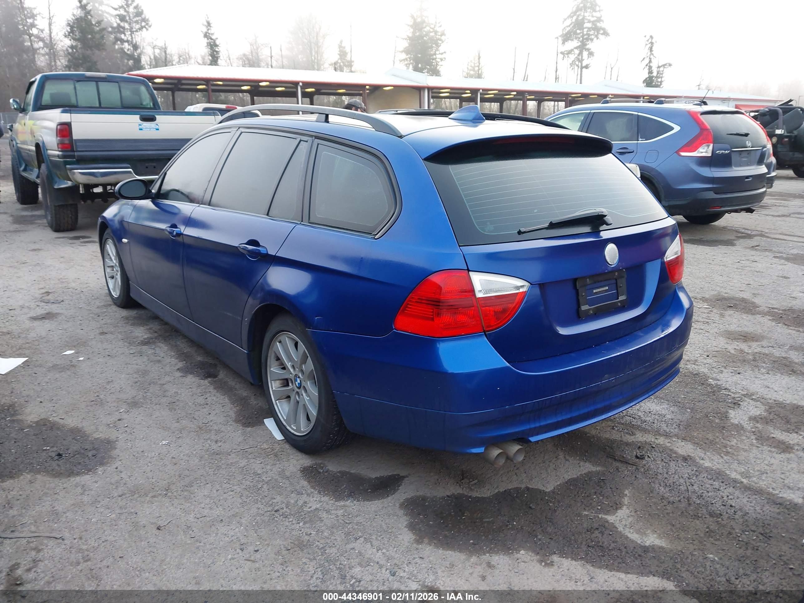 BMW 328XI image 3