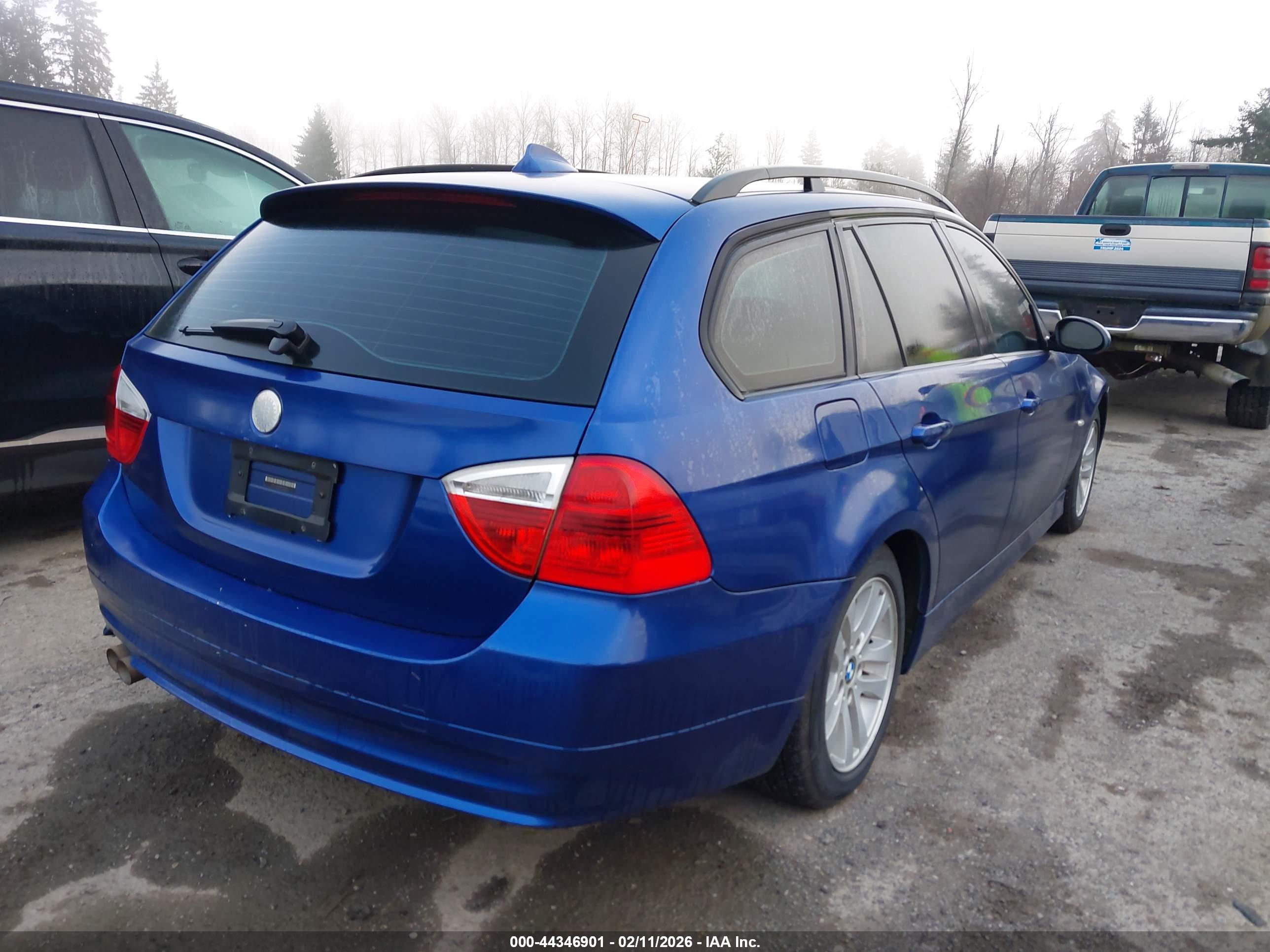 BMW 328XI image 4