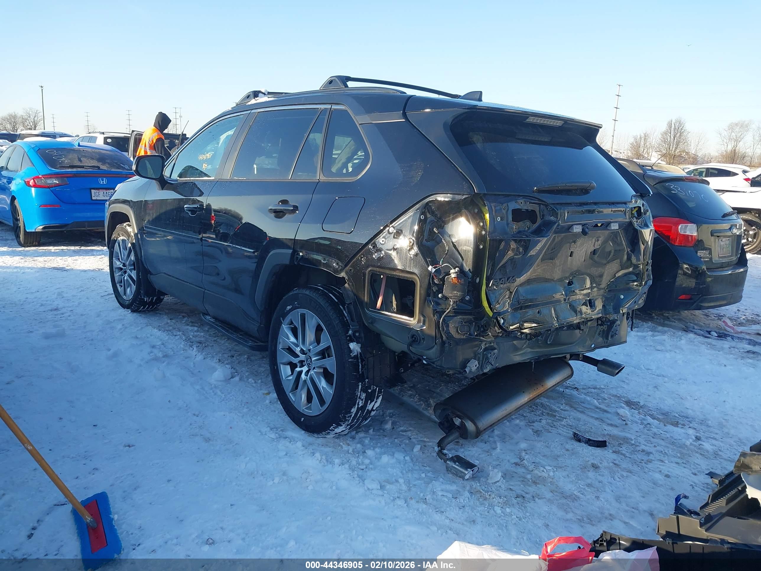 TOYOTA RAV4 image 3