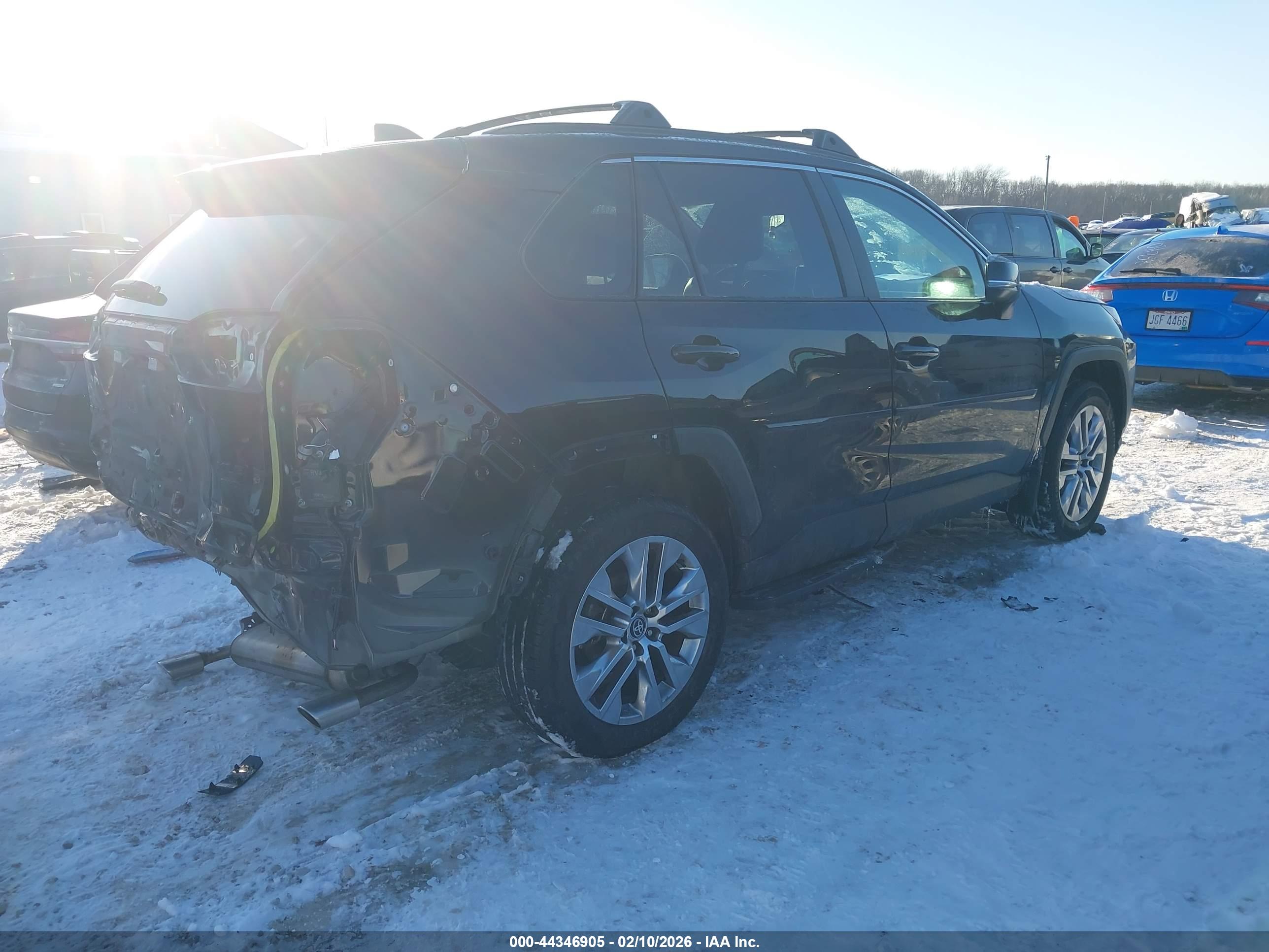 TOYOTA RAV4 image 4