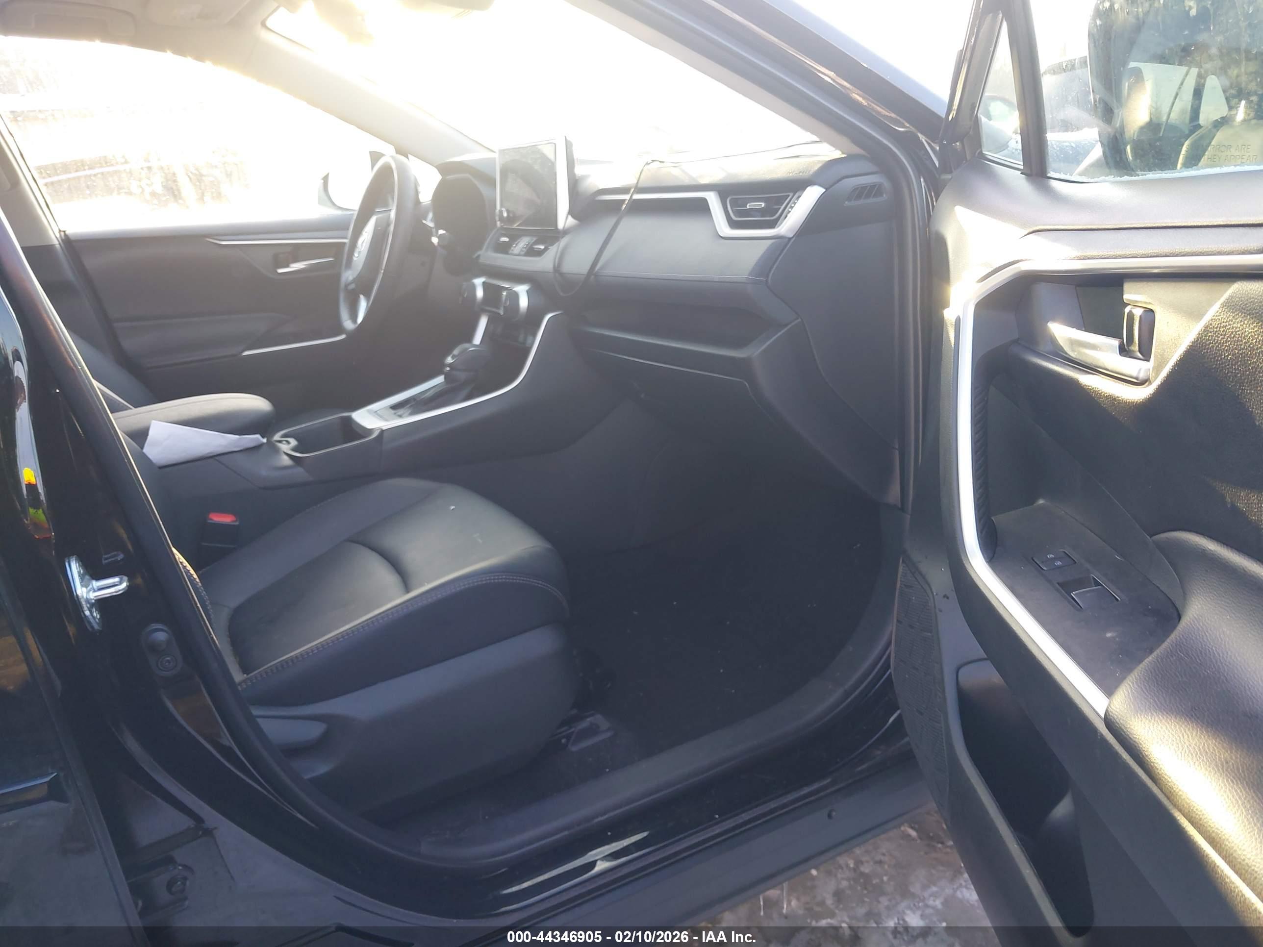 TOYOTA RAV4 image 5
