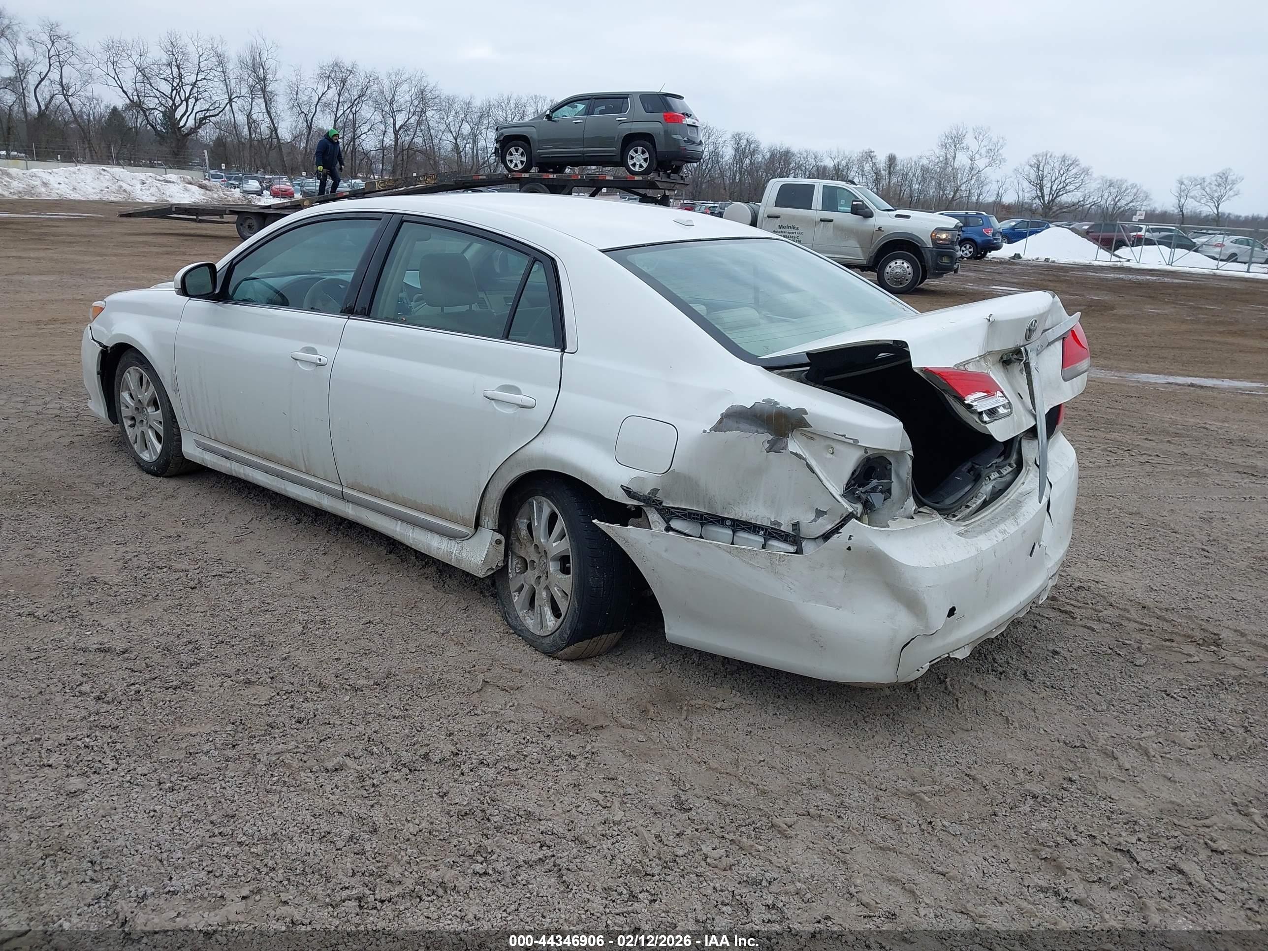 TOYOTA AVALON image 3