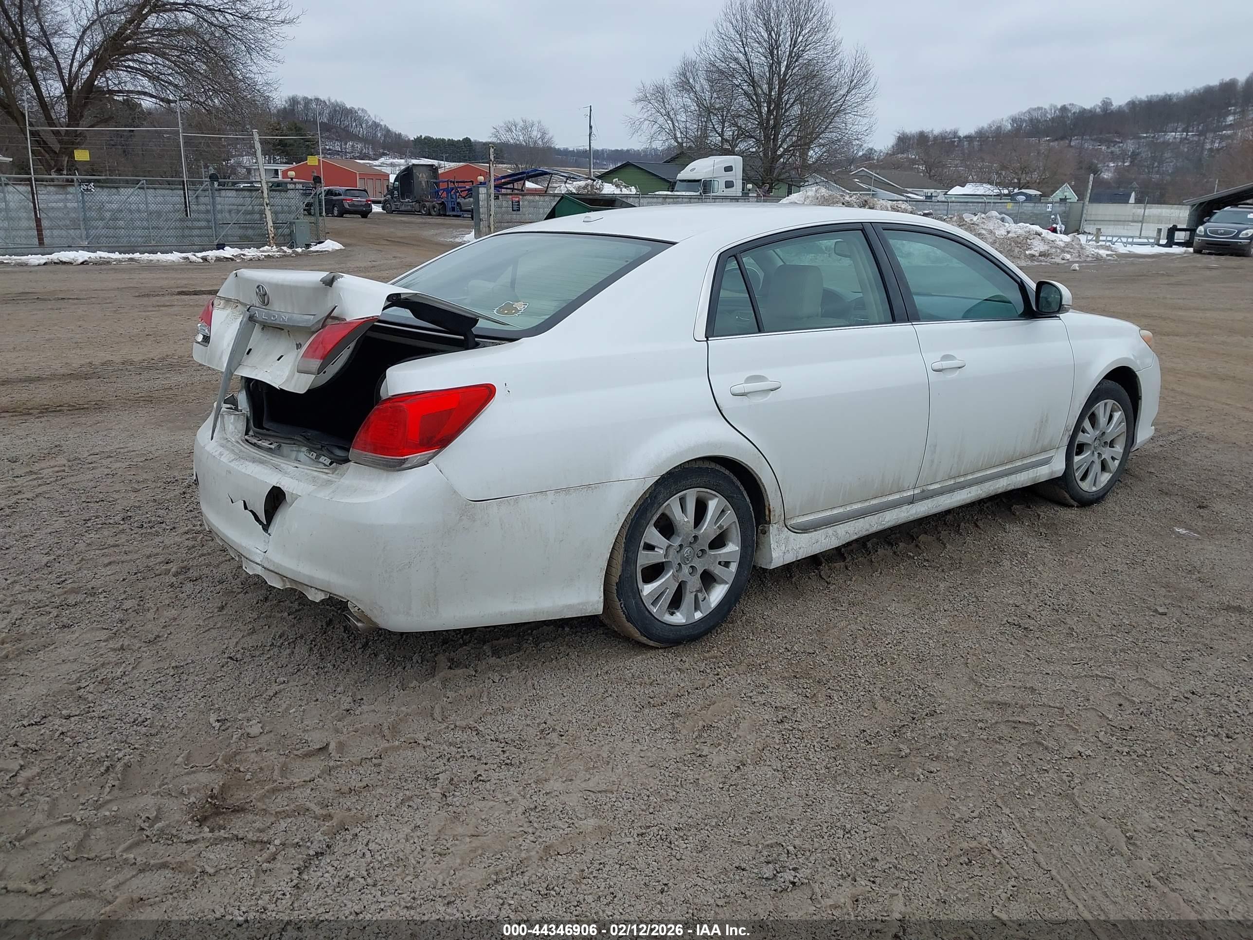 TOYOTA AVALON image 4