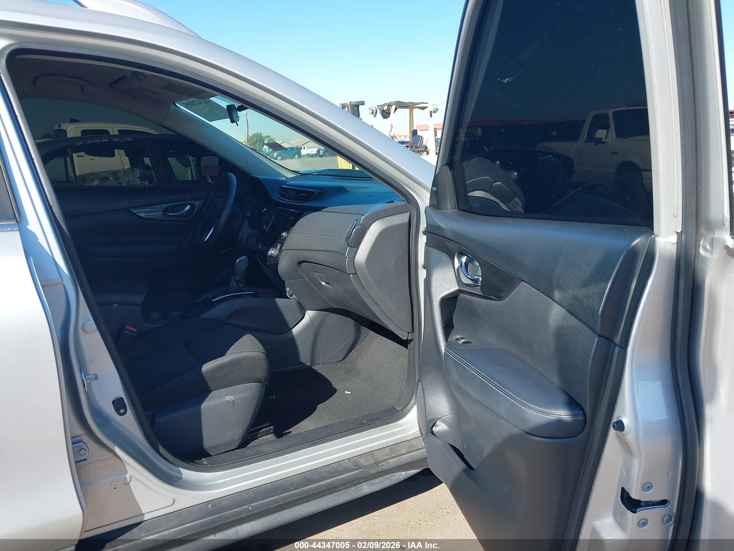 NISSAN ROGUE image 5