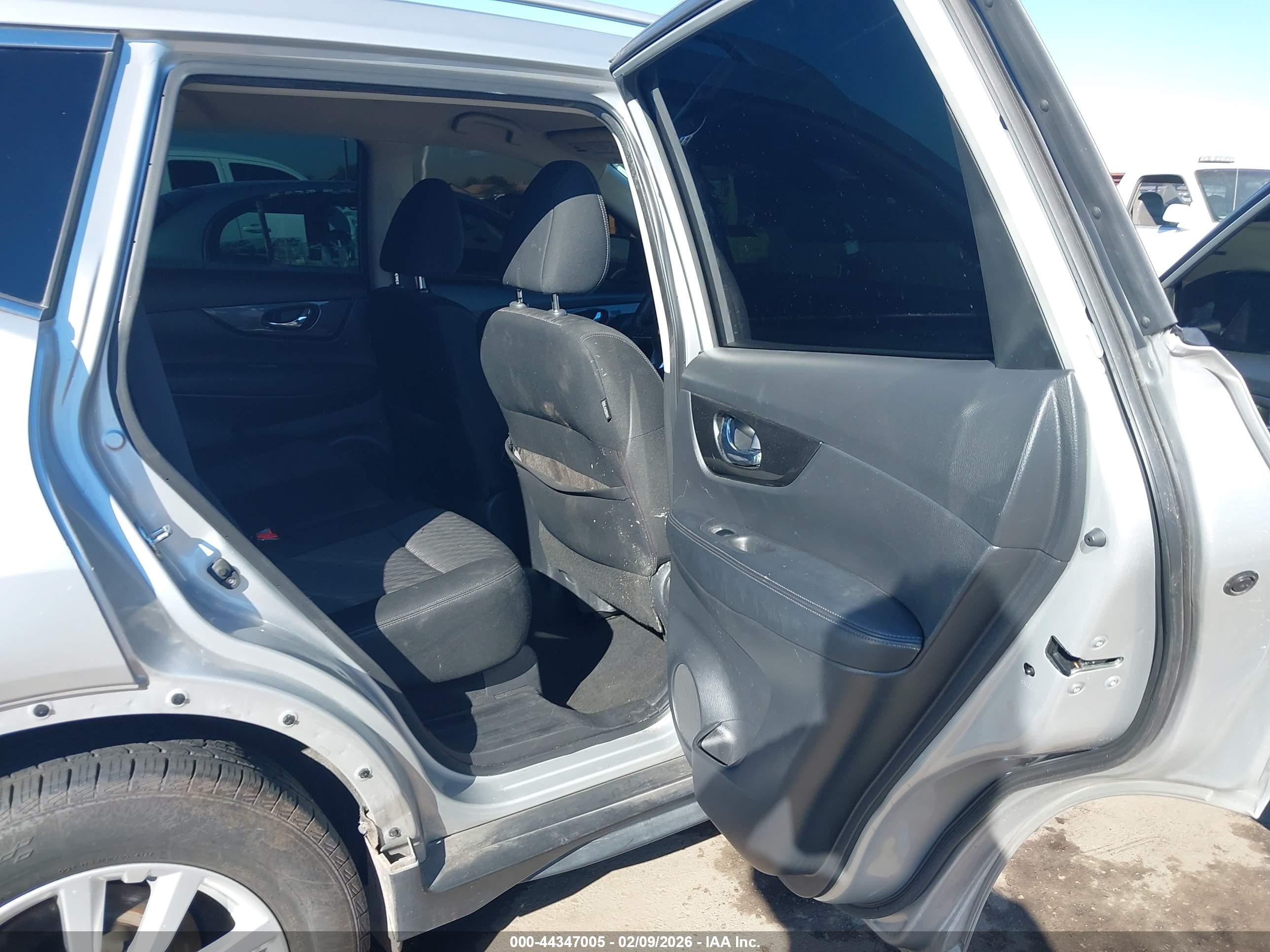 NISSAN ROGUE image 8